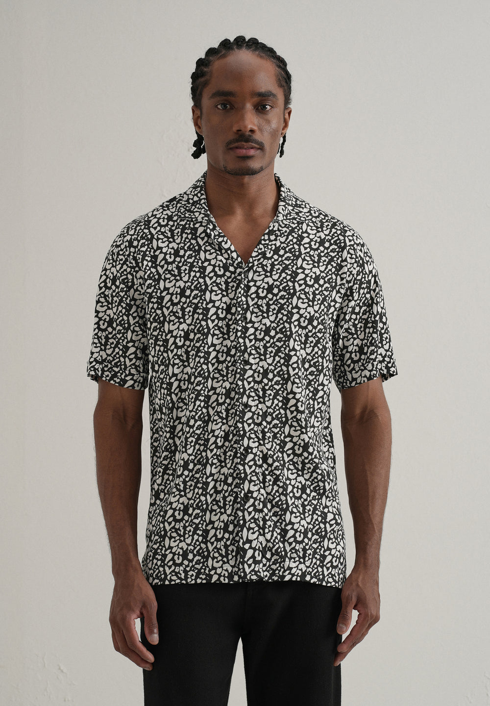Achromatic Rosette Print Half sleeve shirt