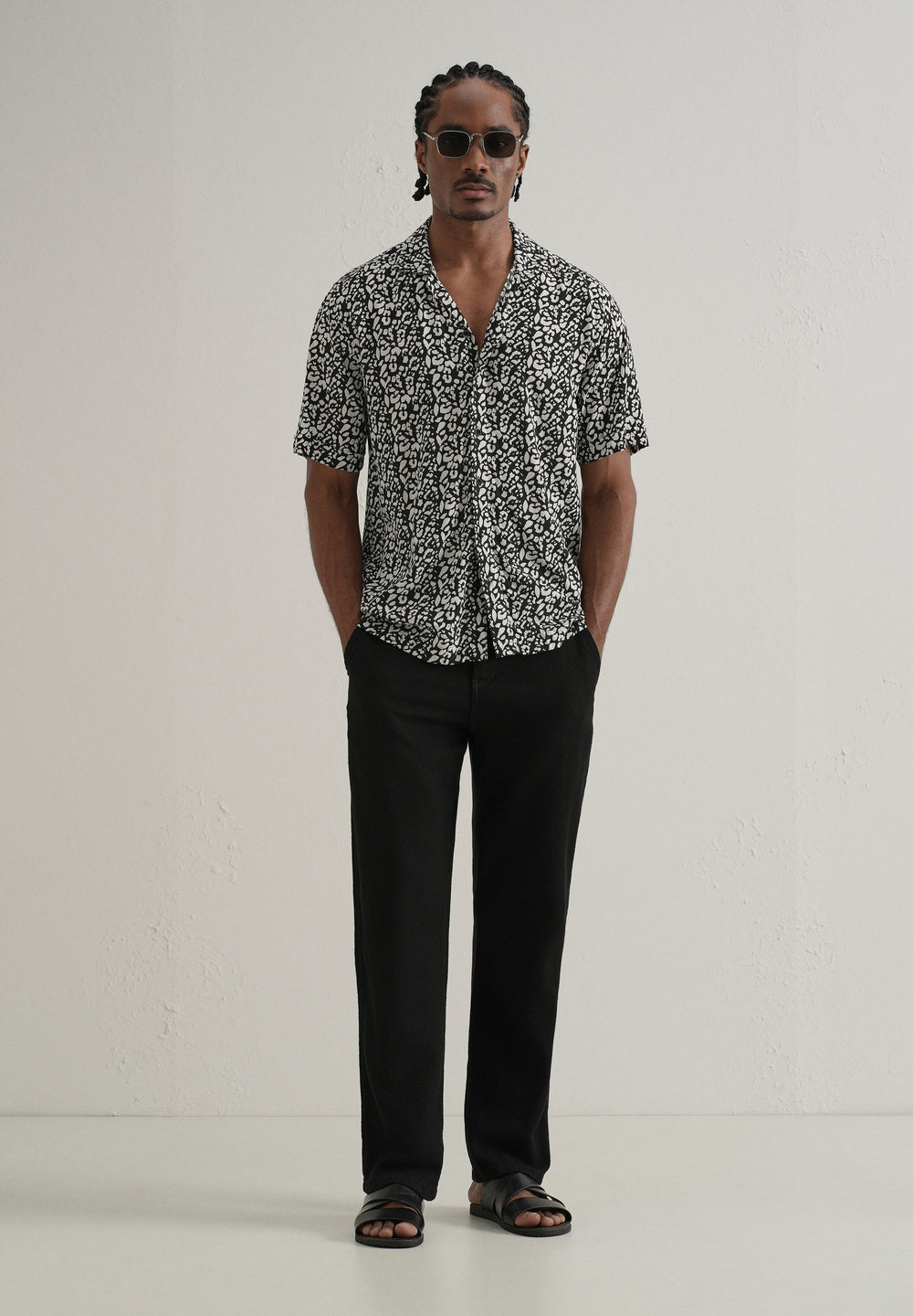 Achromatic Rosette Print Half sleeve shirt