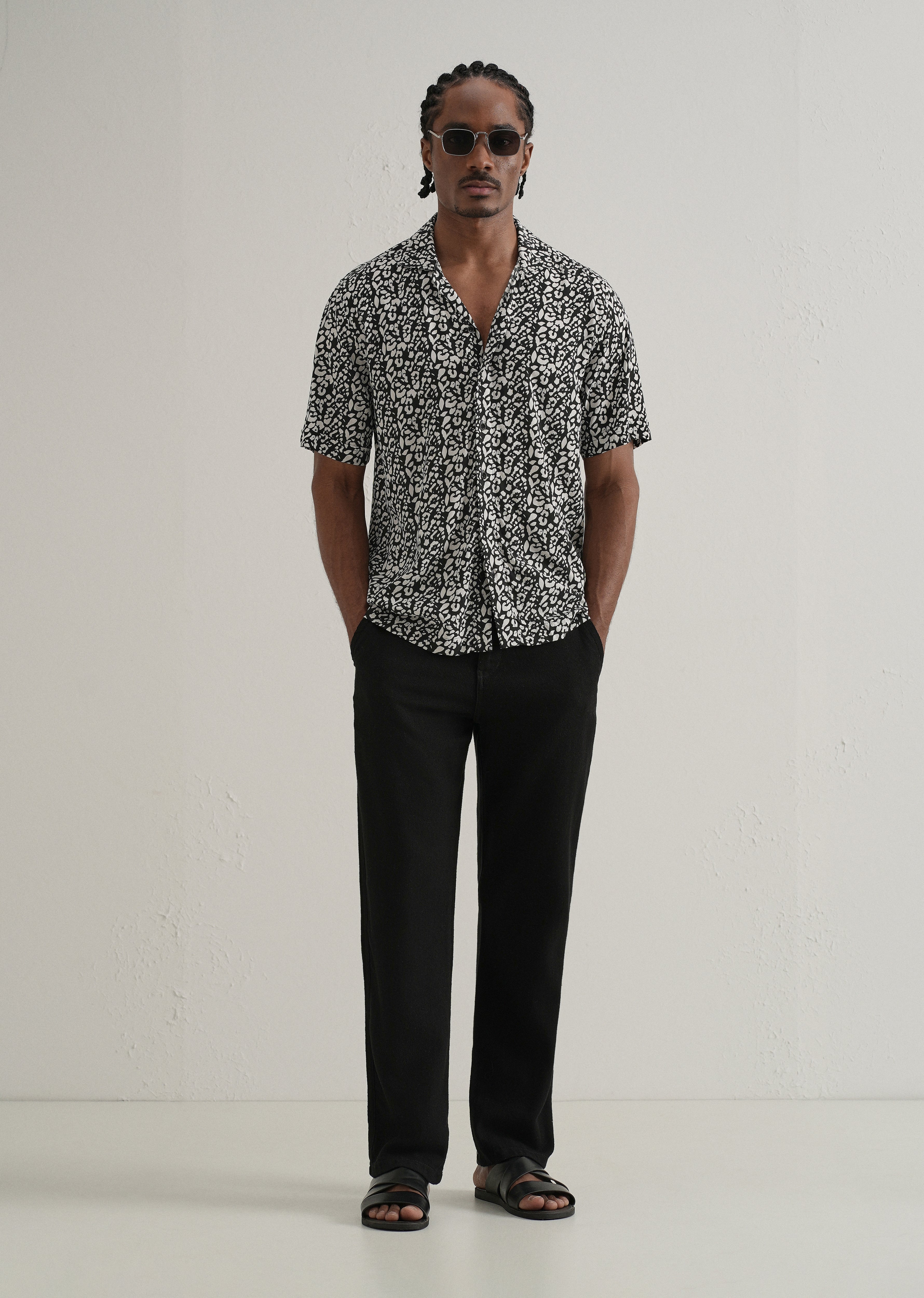 Achromatic Rosette Print Half sleeve shirt