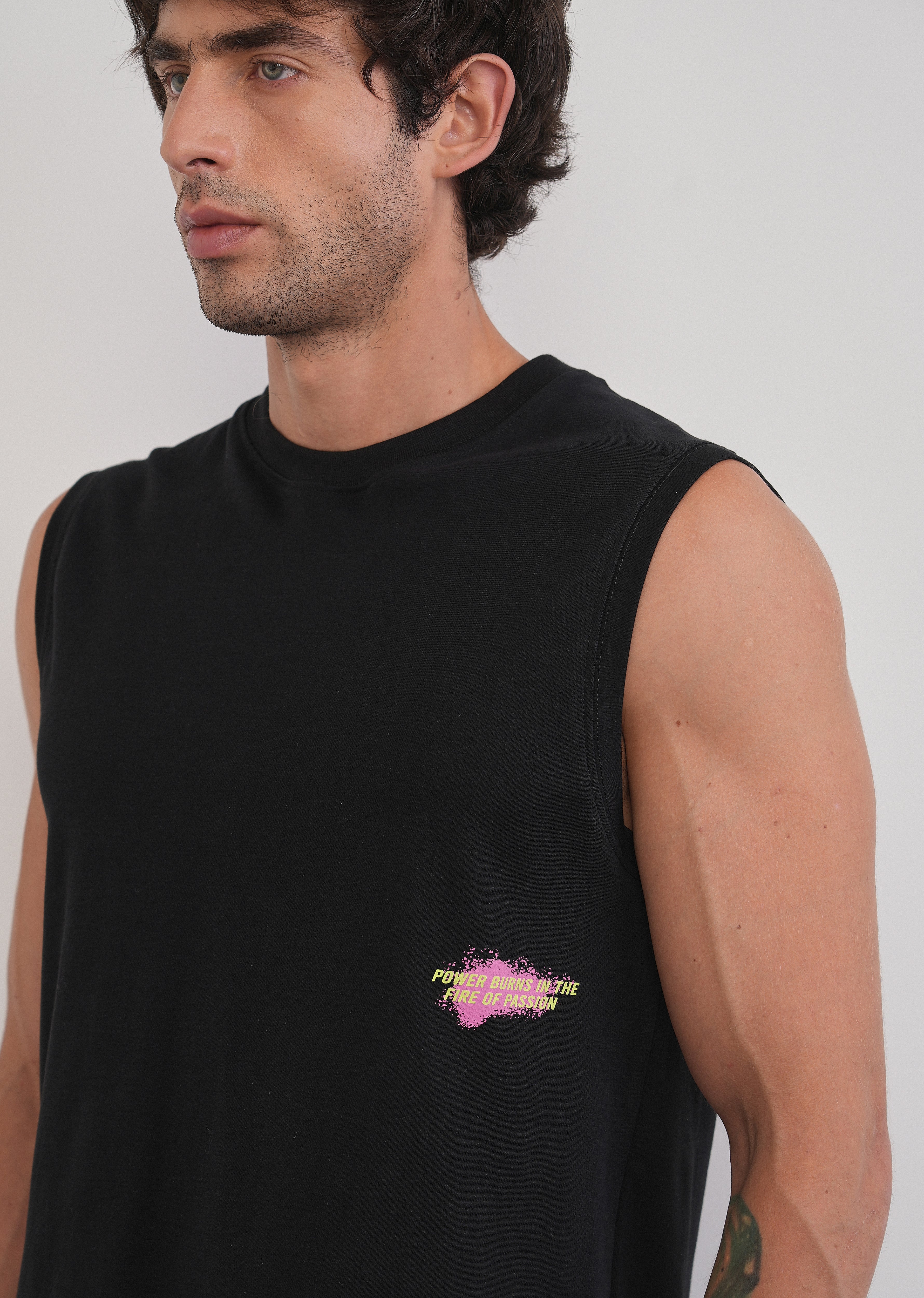 Black Aura Flow Tank