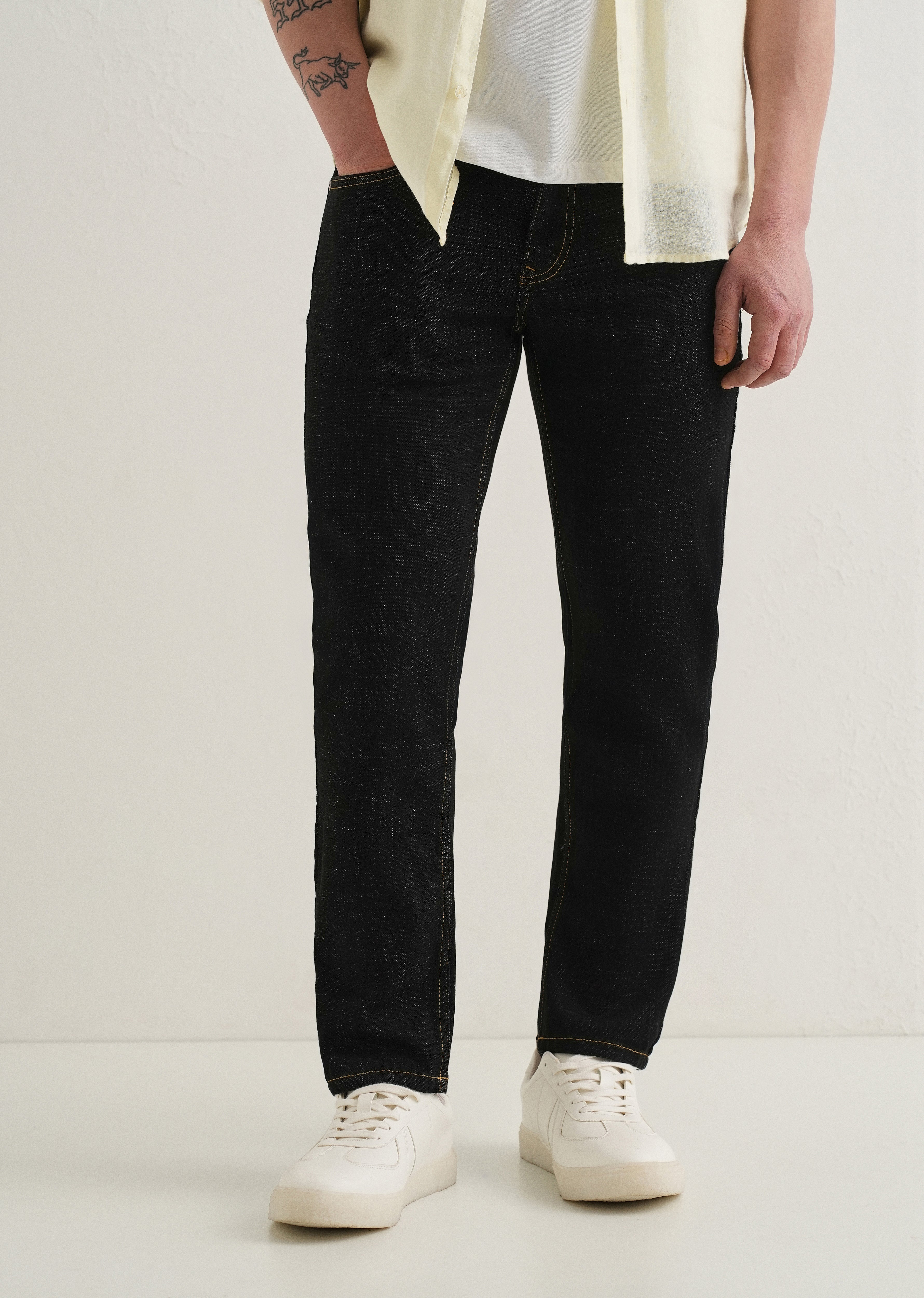 Black Mid Rise Carrot Fit Jeans