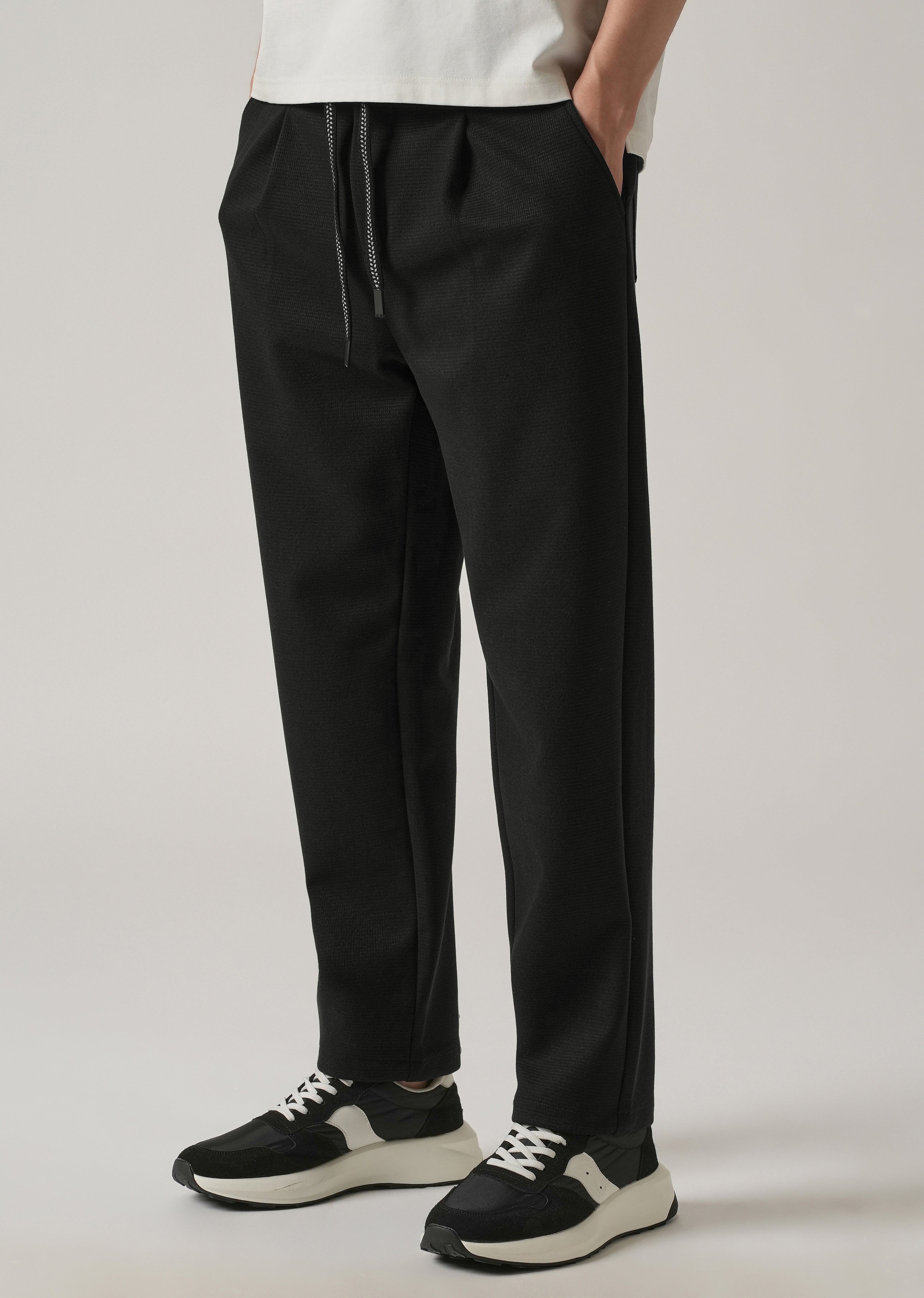 Black Textured Pleated Drawstring Pant