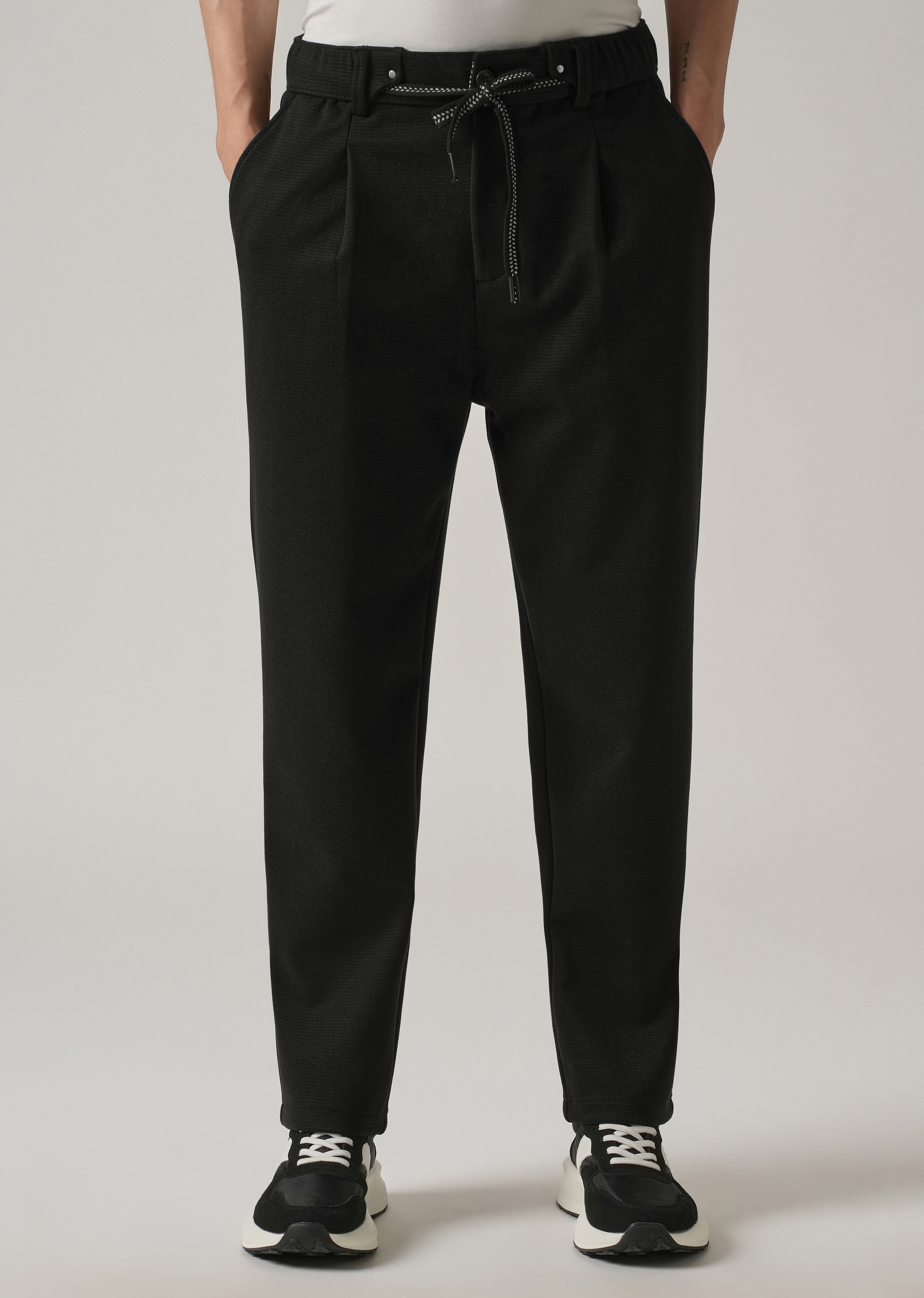 Black Textured Pleated Drawstring Pant