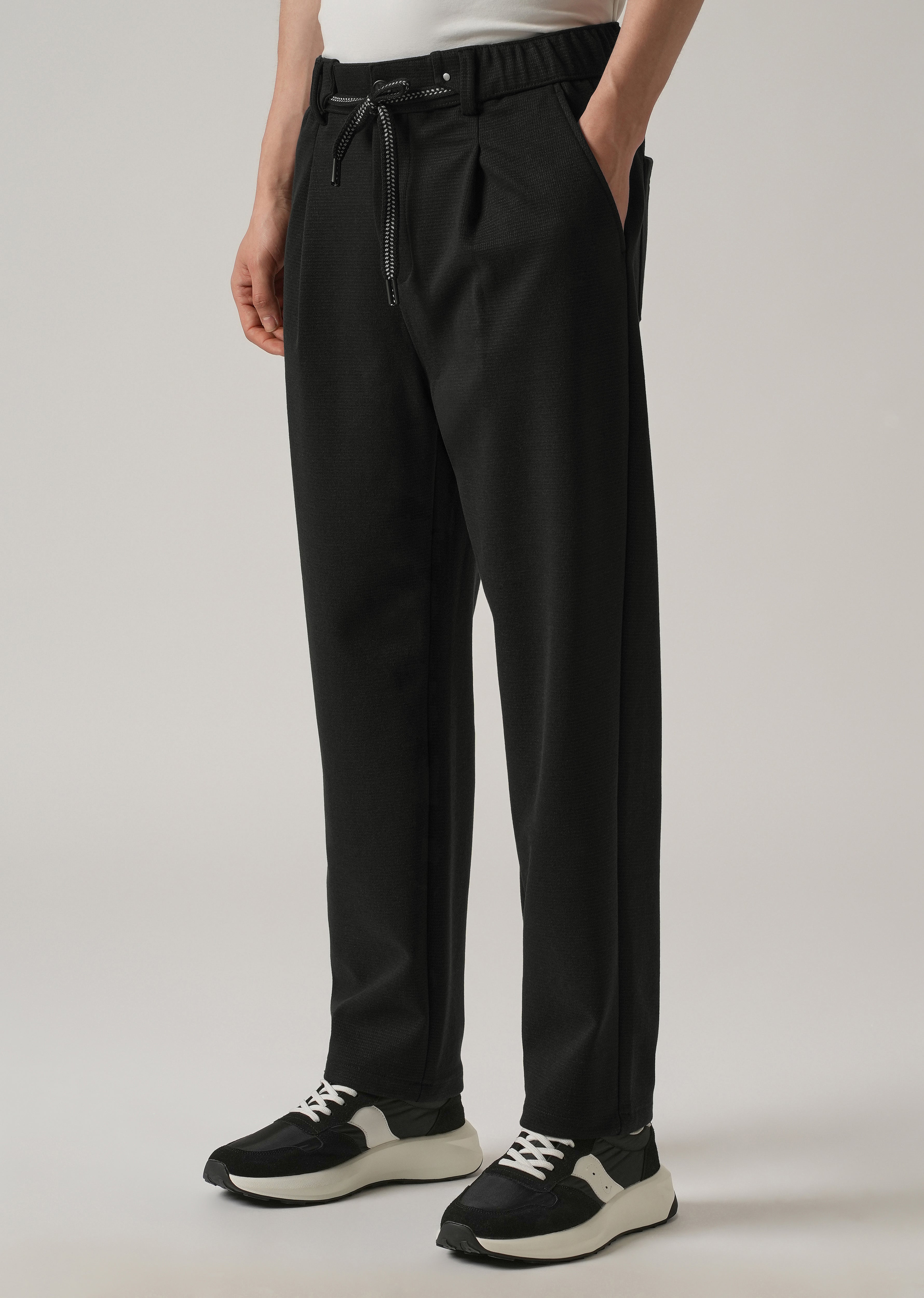 Black Textured Pleated Drawstring Pant