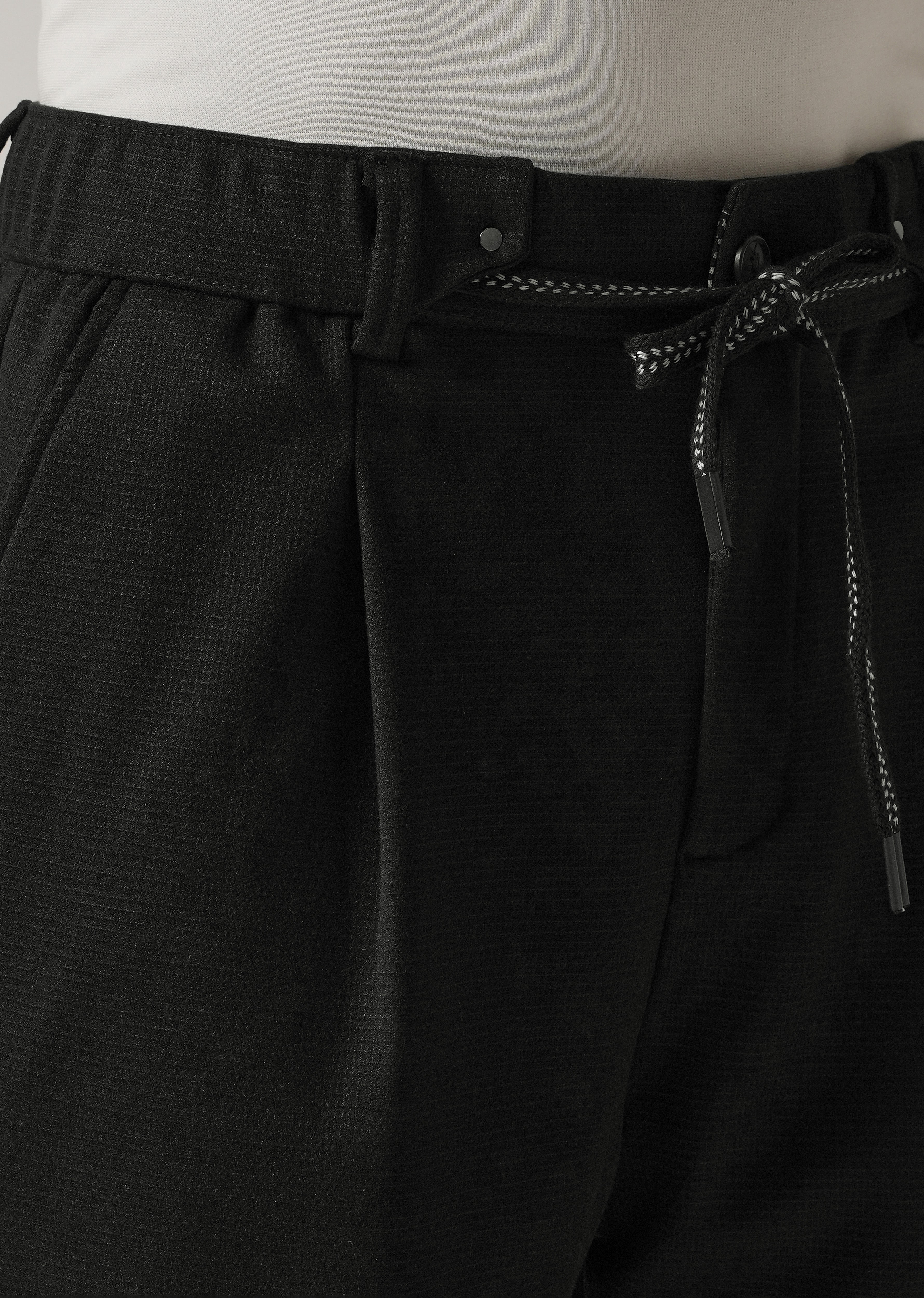 Black Textured Pleated Drawstring Pant