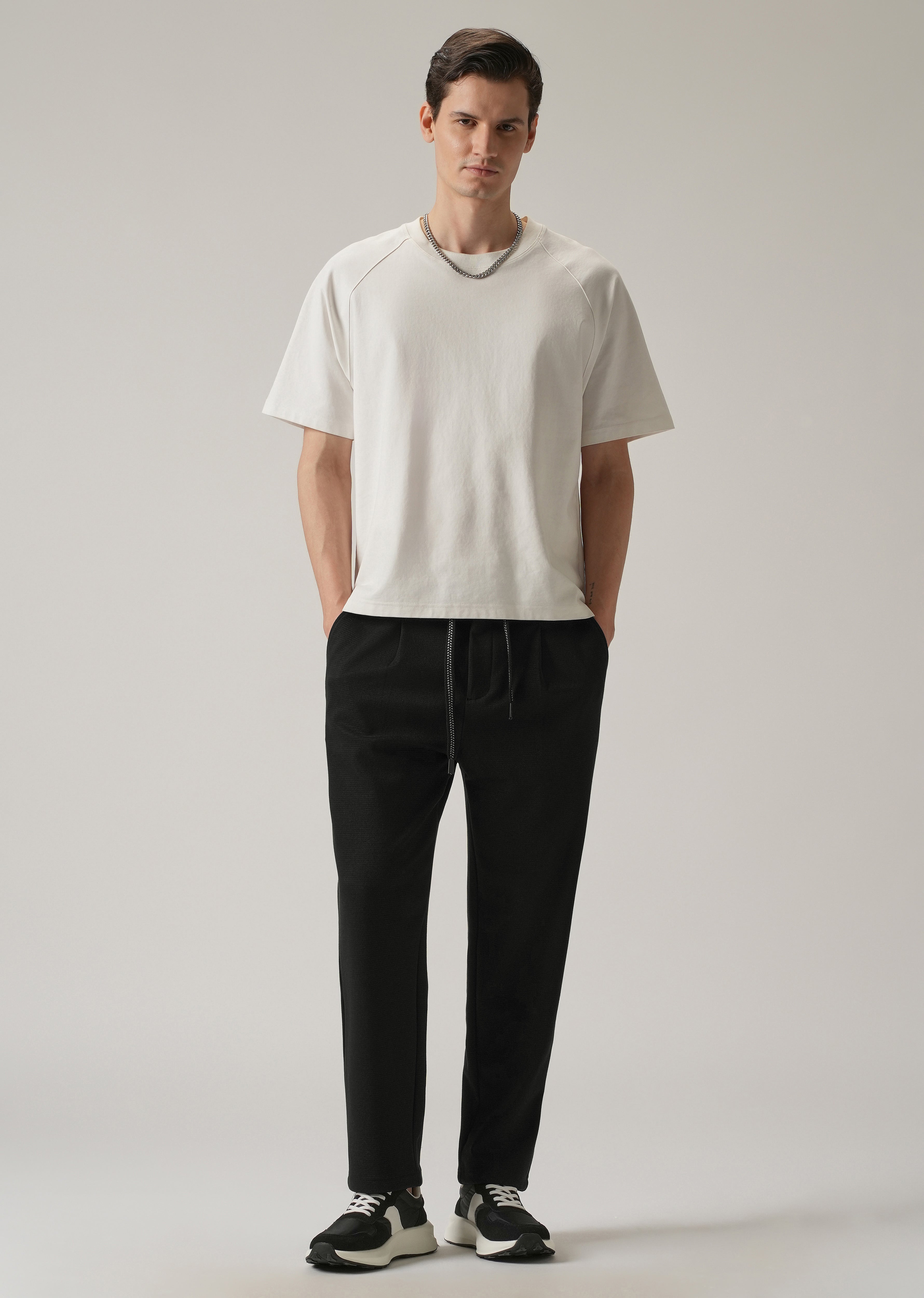 Black Textured Pleated Drawstring Pant
