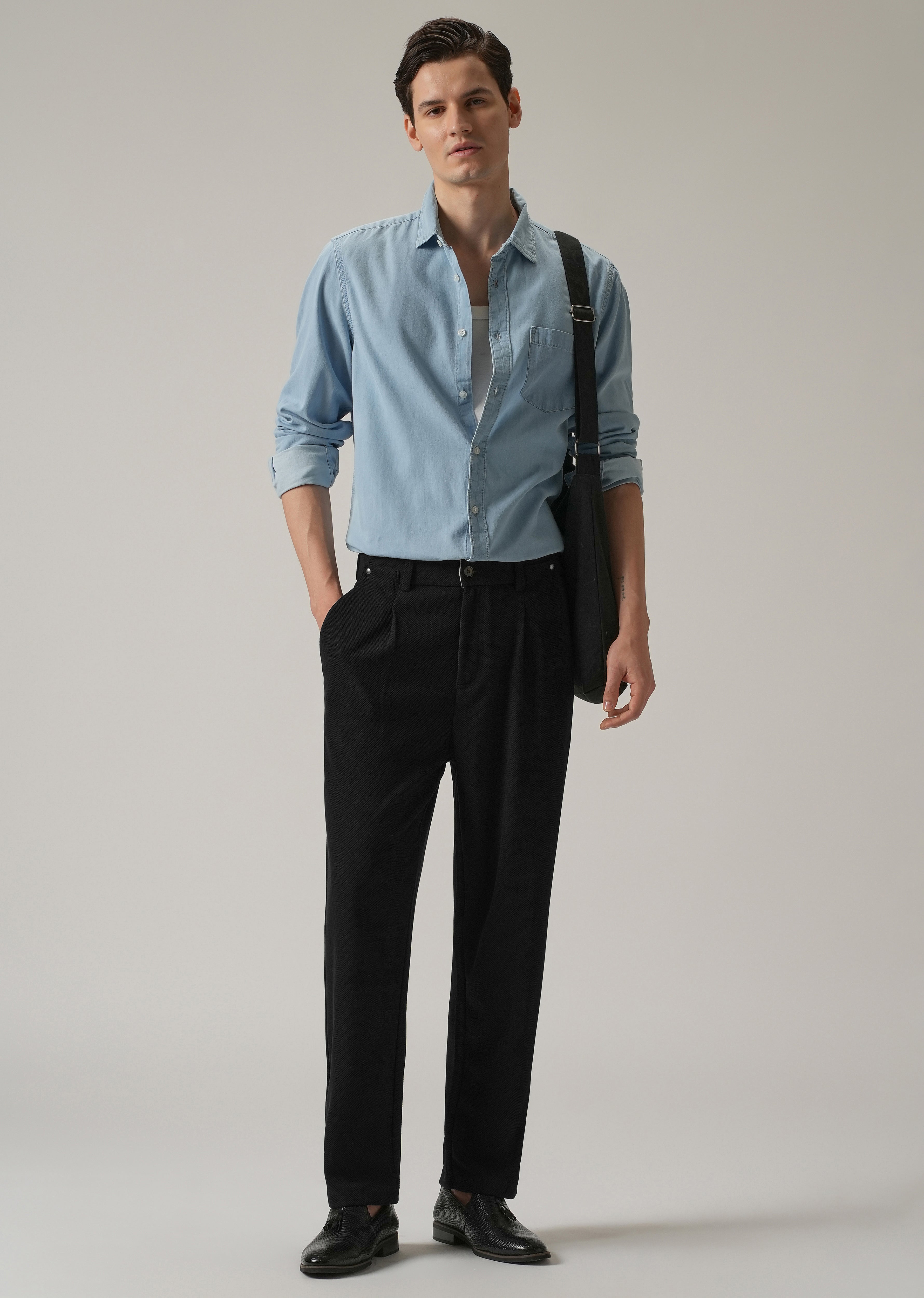 Black Textured Pleated Relaxed Fit Pant