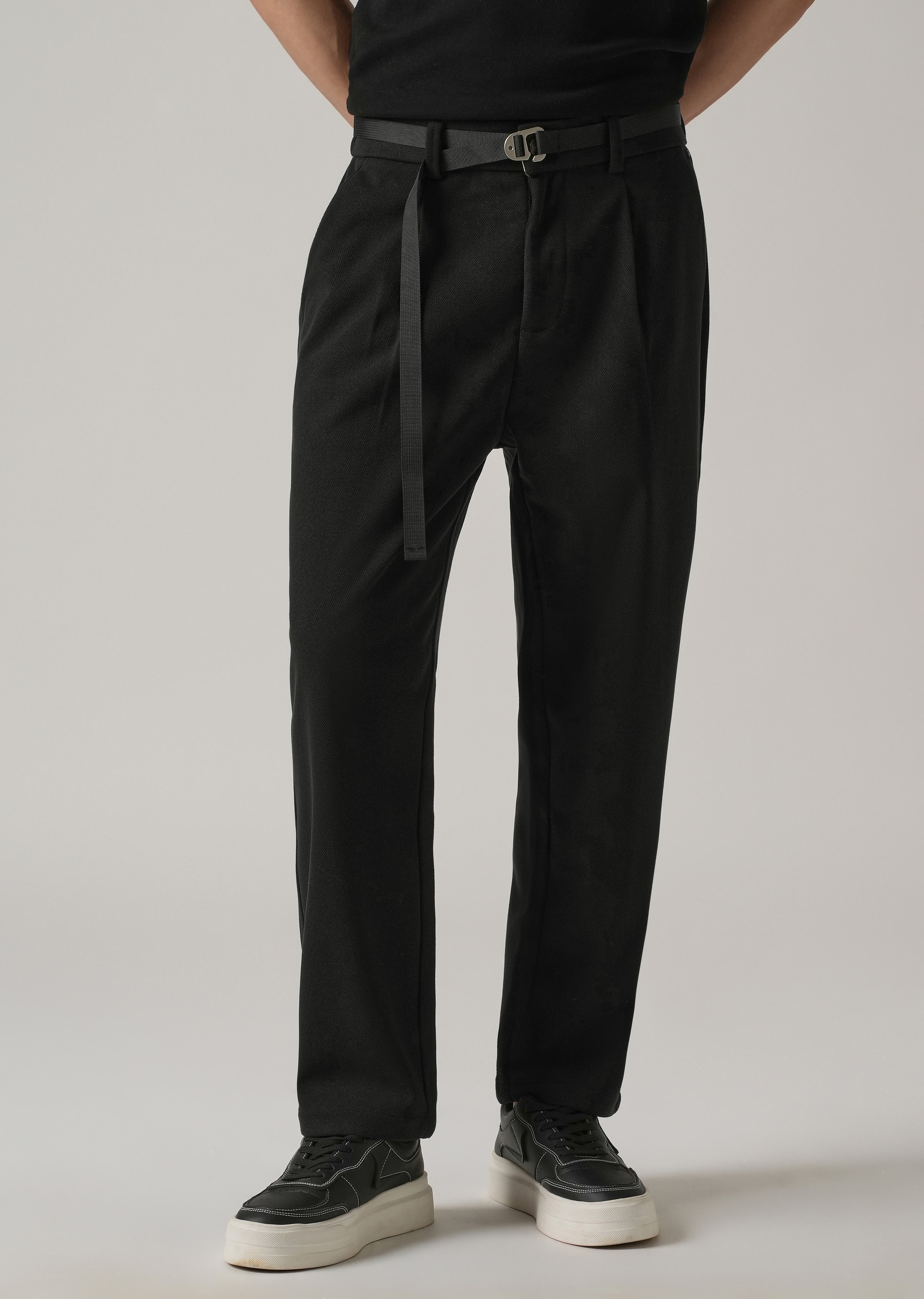 Black Relaxed Fit Textured Pleated Pant