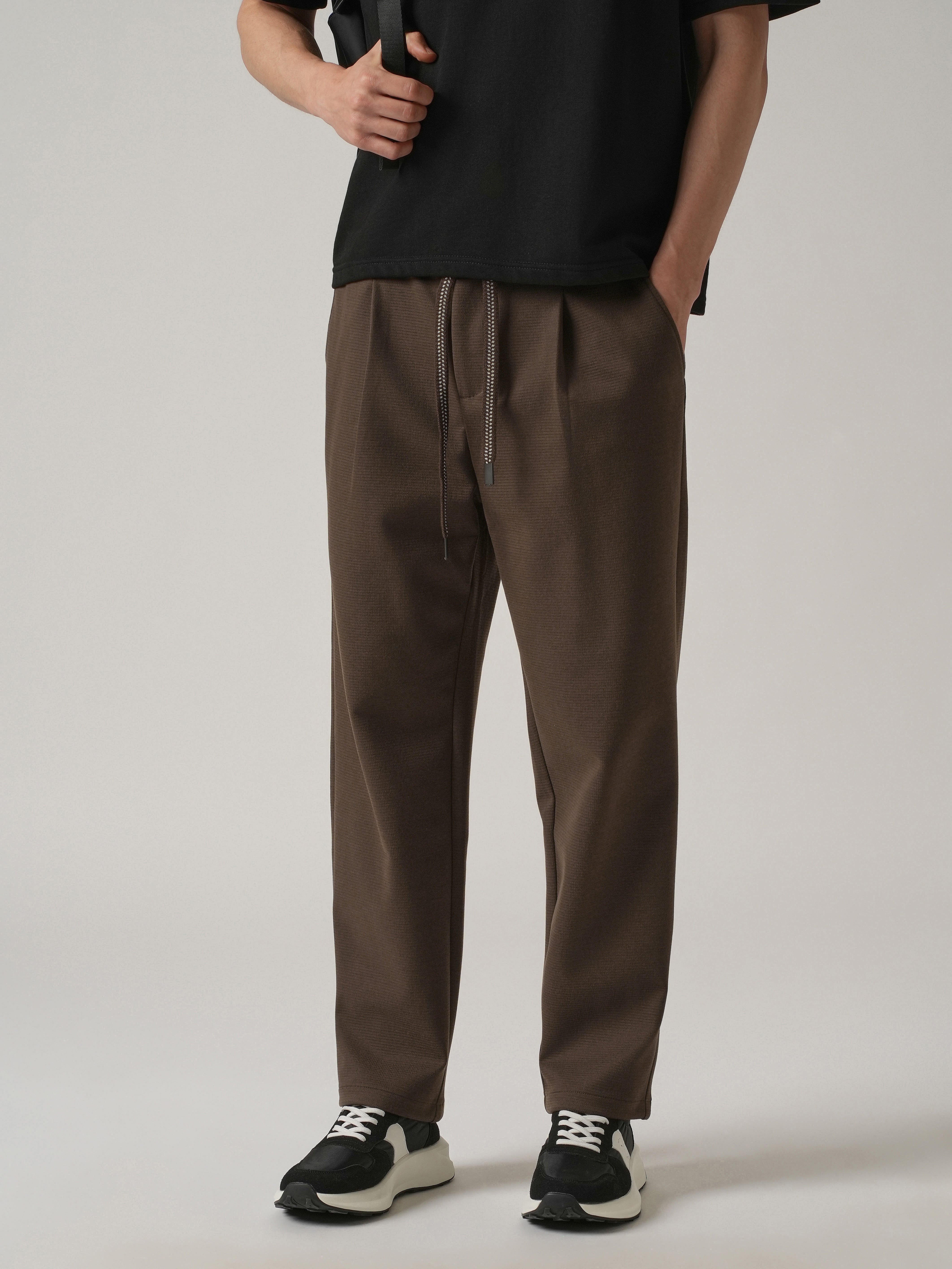 Brown Textured Pleated Drawstring Pant