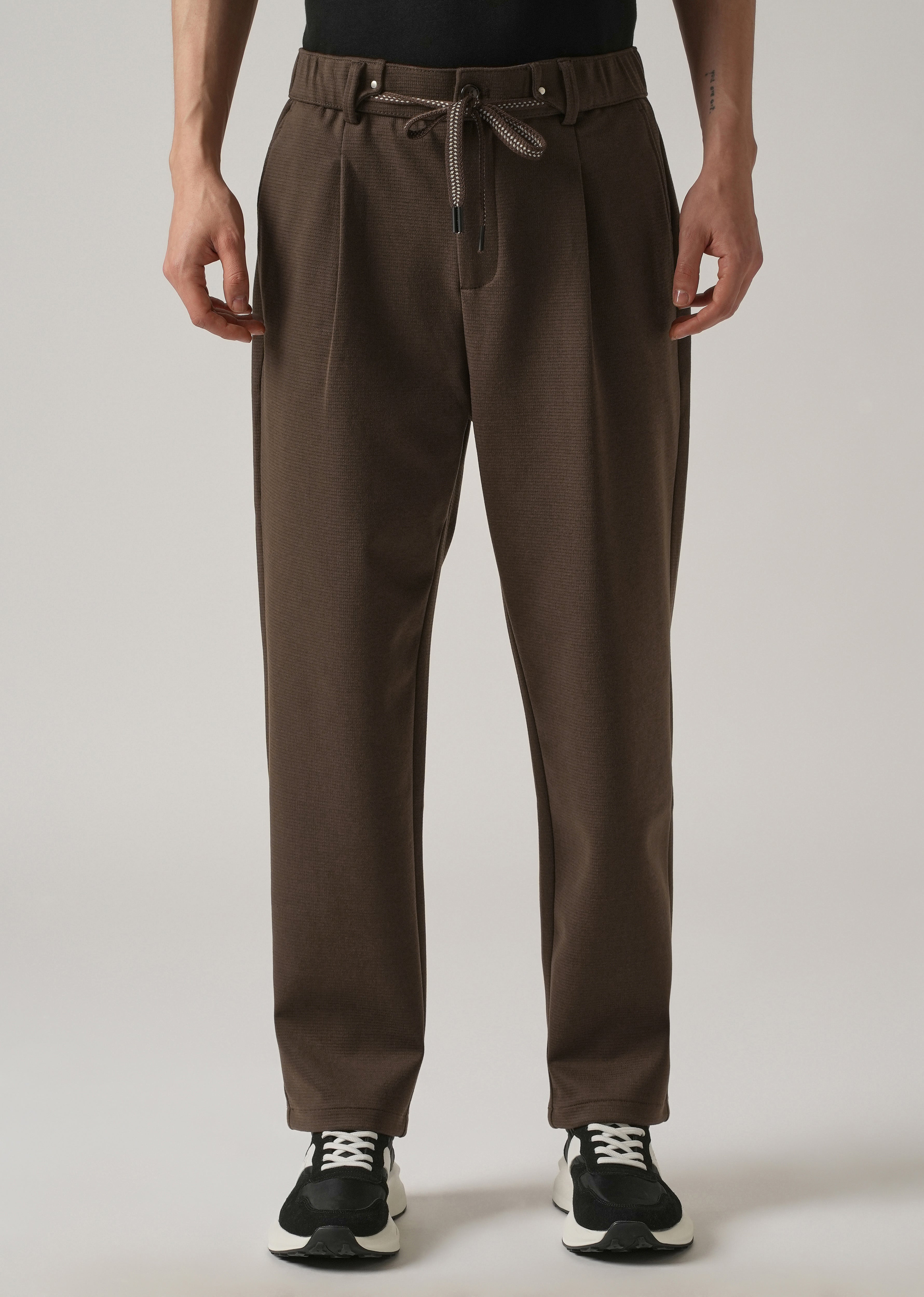 Brown Textured Pleated Drawstring Pant