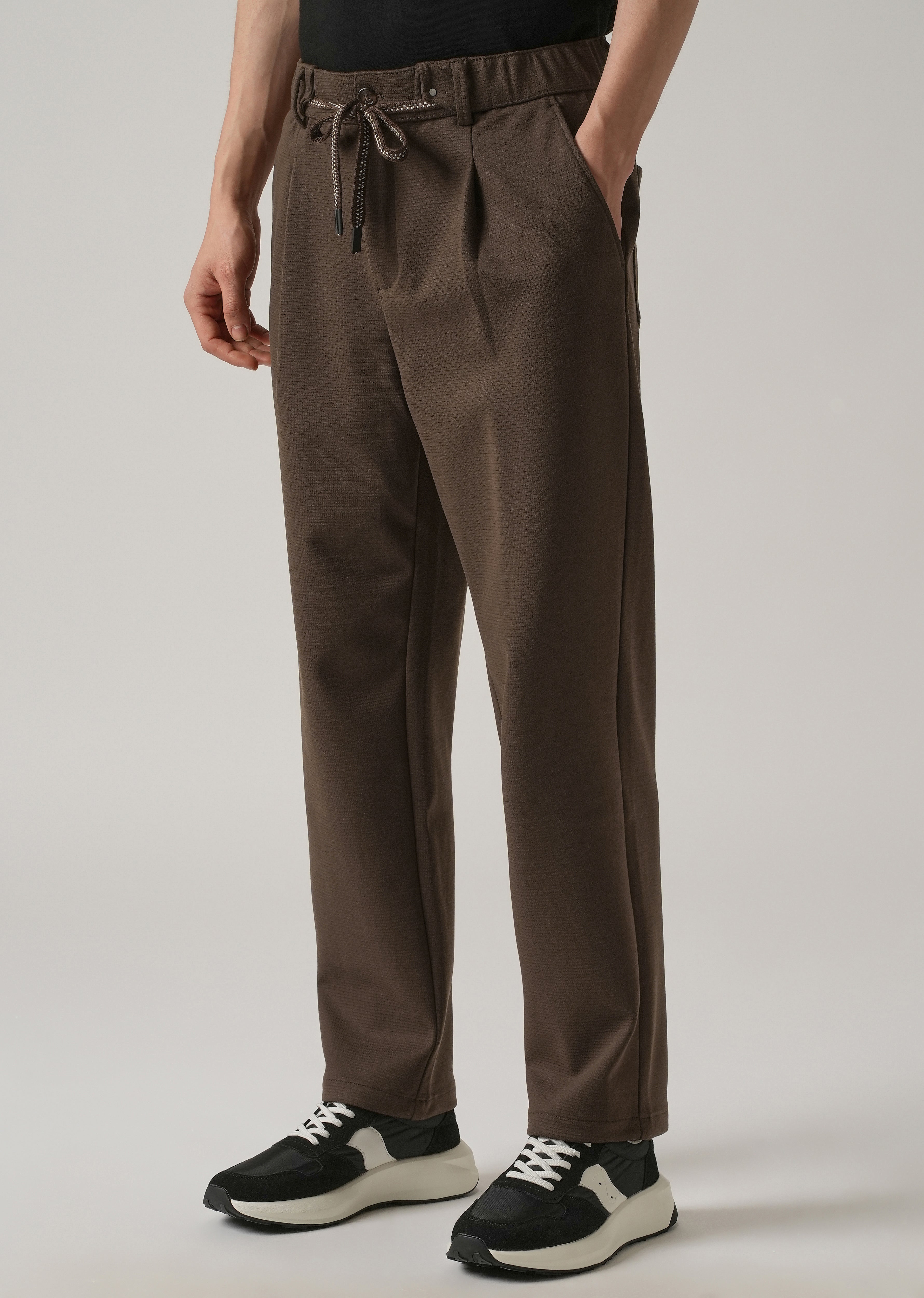 Brown Textured Pleated Drawstring Pant