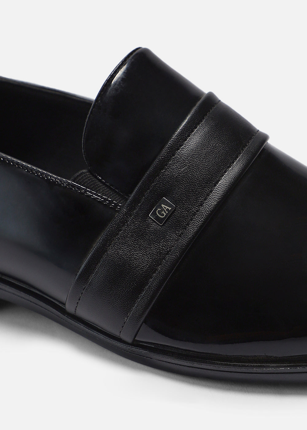 Cut Pattern Black Loafer