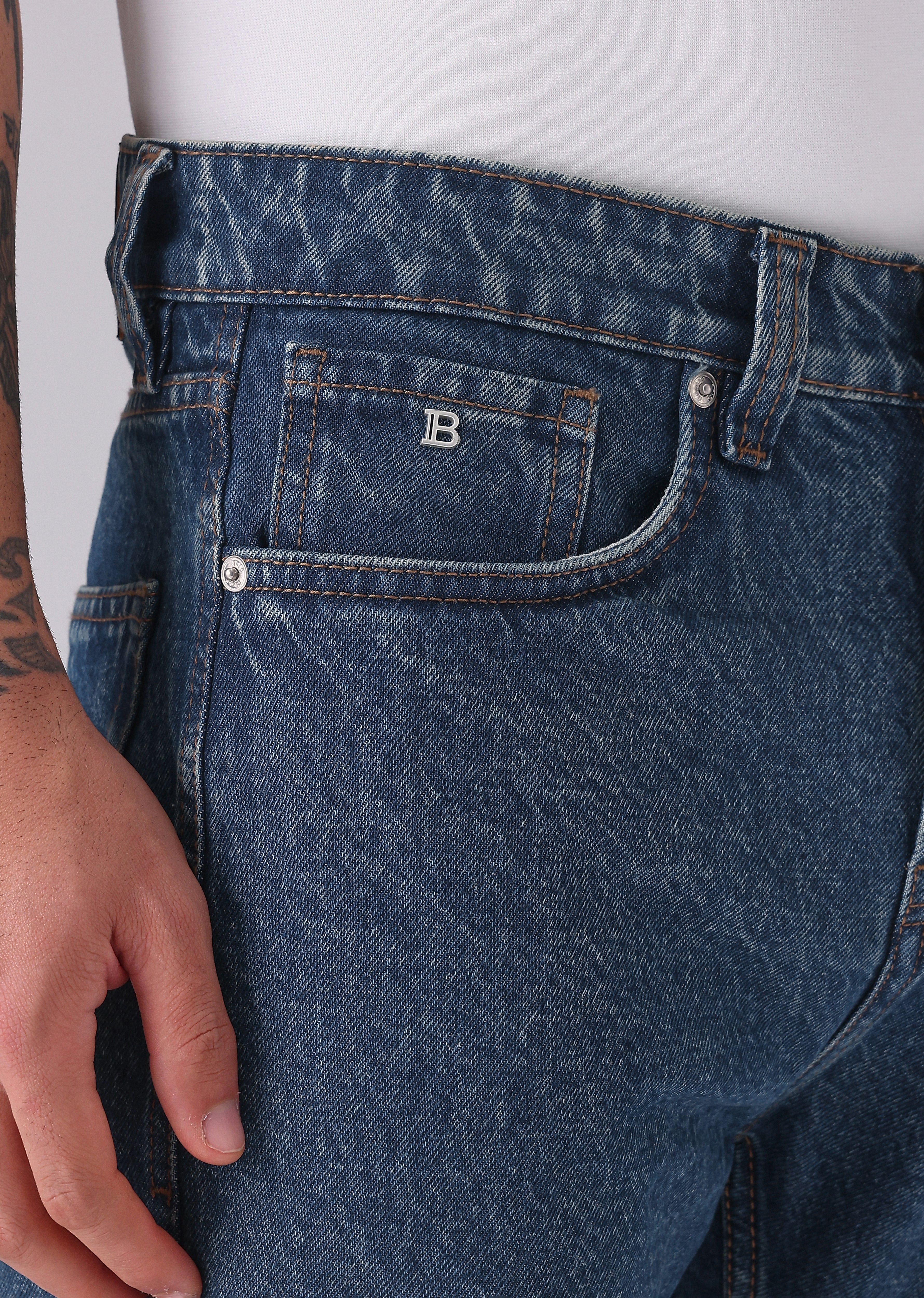 Dark Wash Carrot Fit Jeans