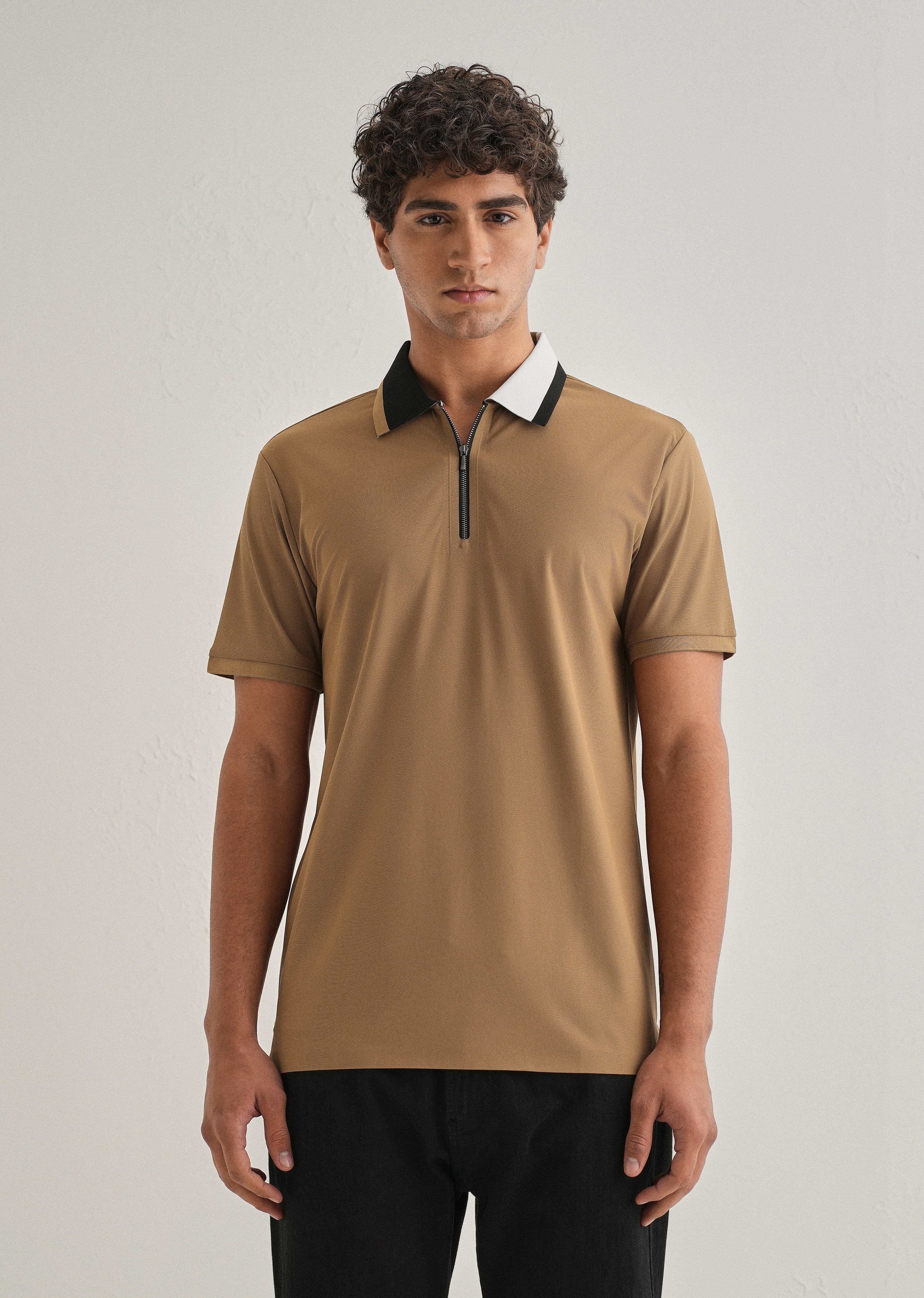 Khaki Zipper Polo Collar Seamless T-shirt