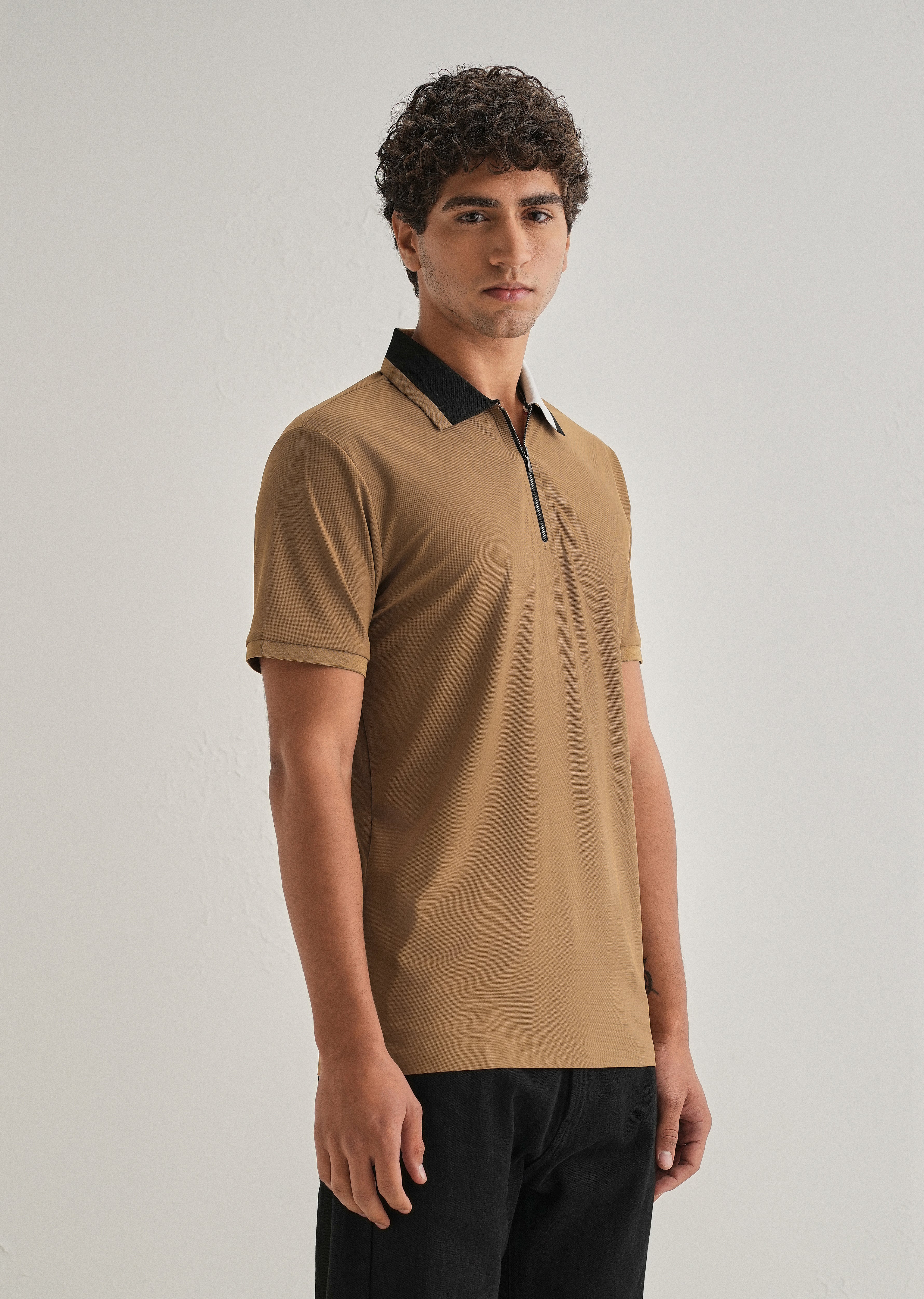 Khaki Zipper Polo Collar Seamless T-shirt