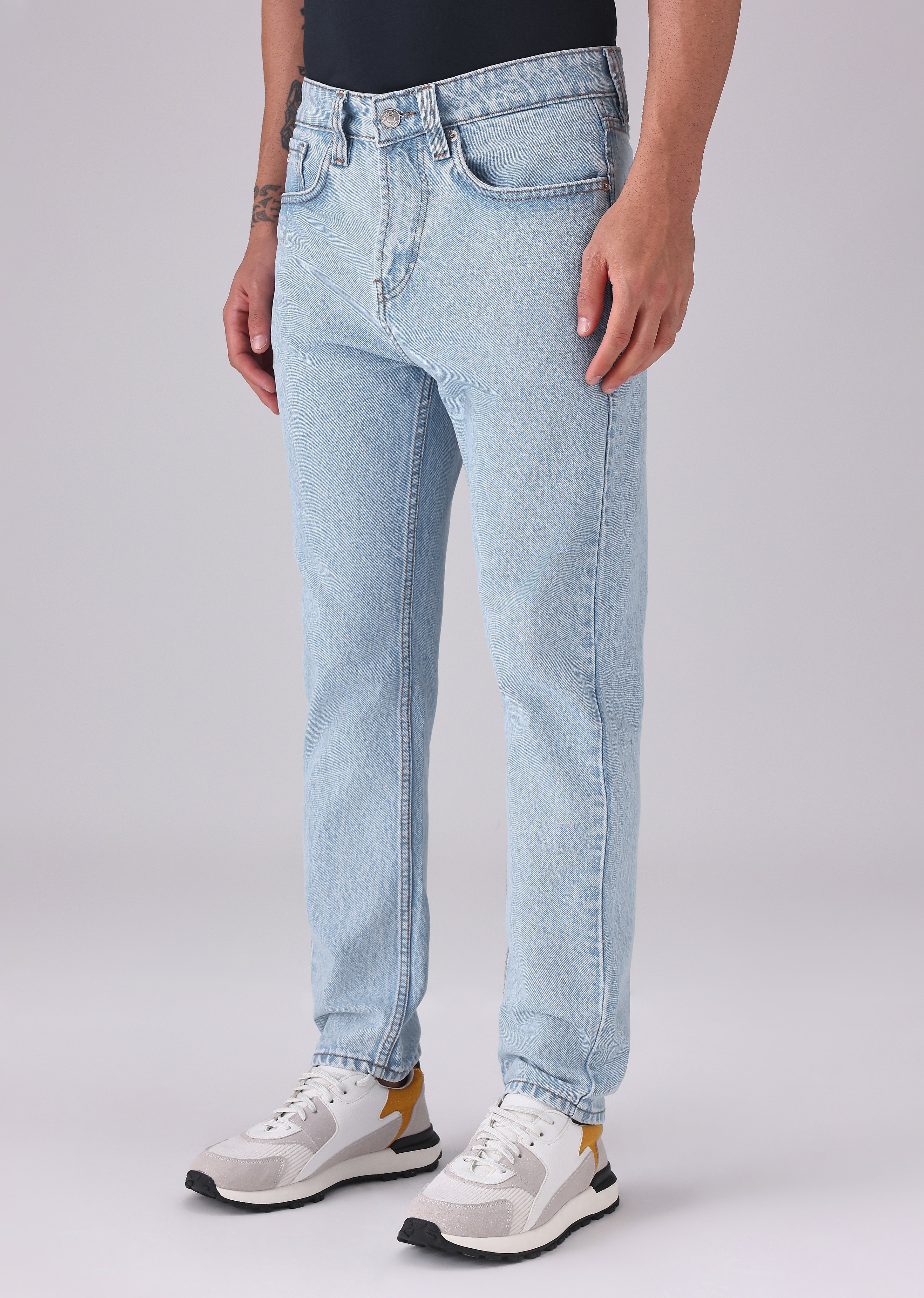Light Wash Carrot Fit Jeans
