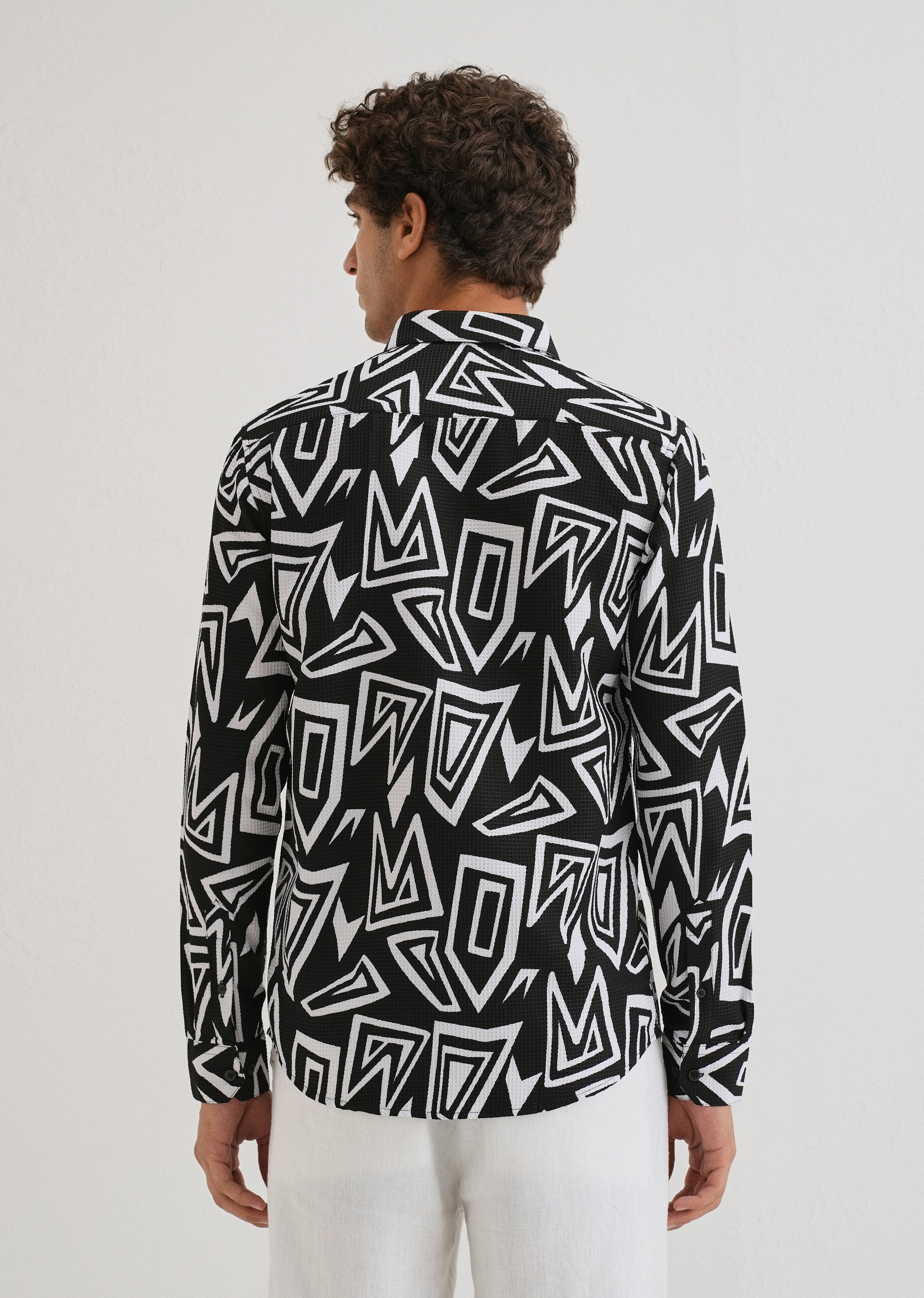 Maze Line Waffle Dobby Black Shirt