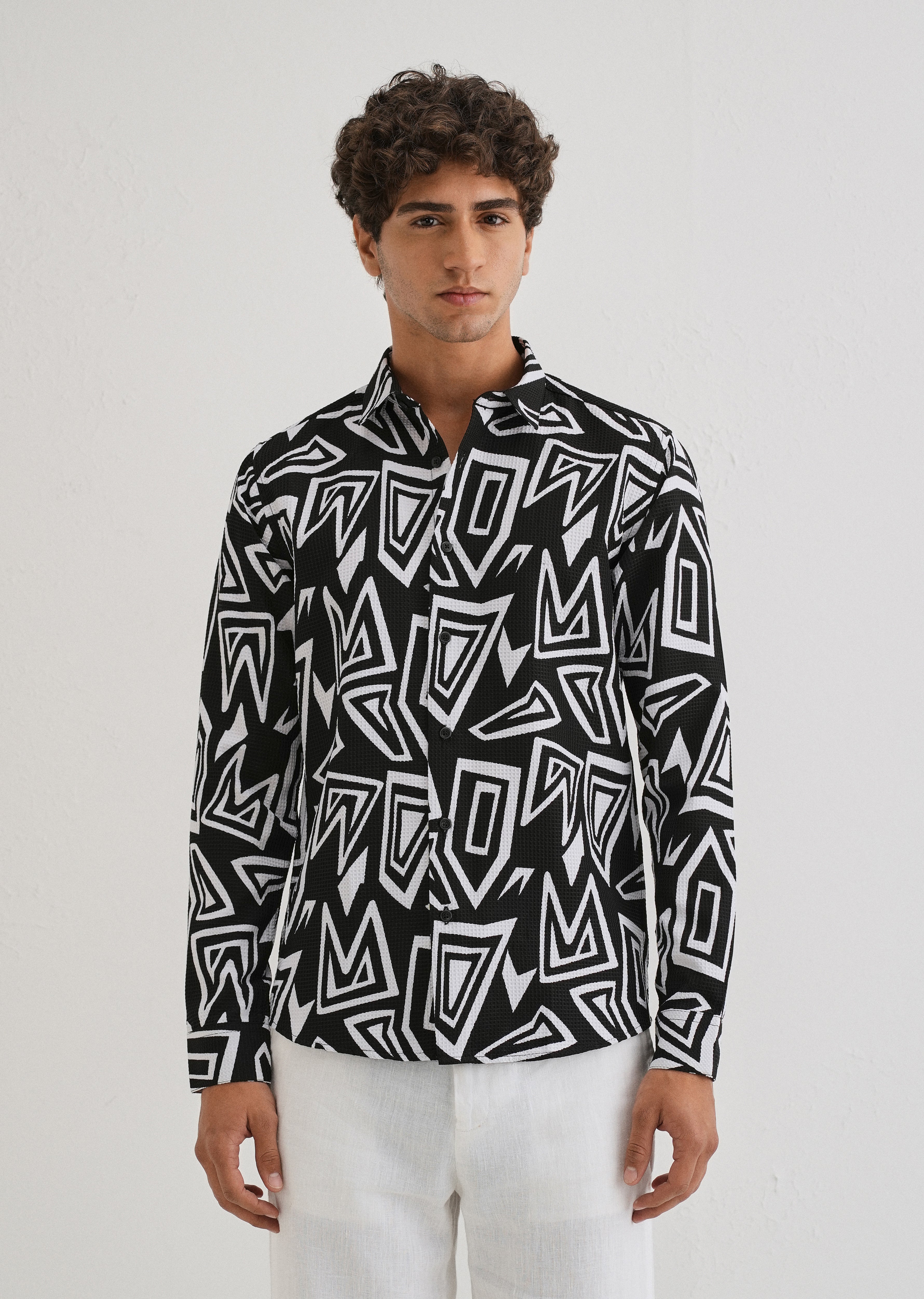 Maze Line Waffle Dobby Black Shirt