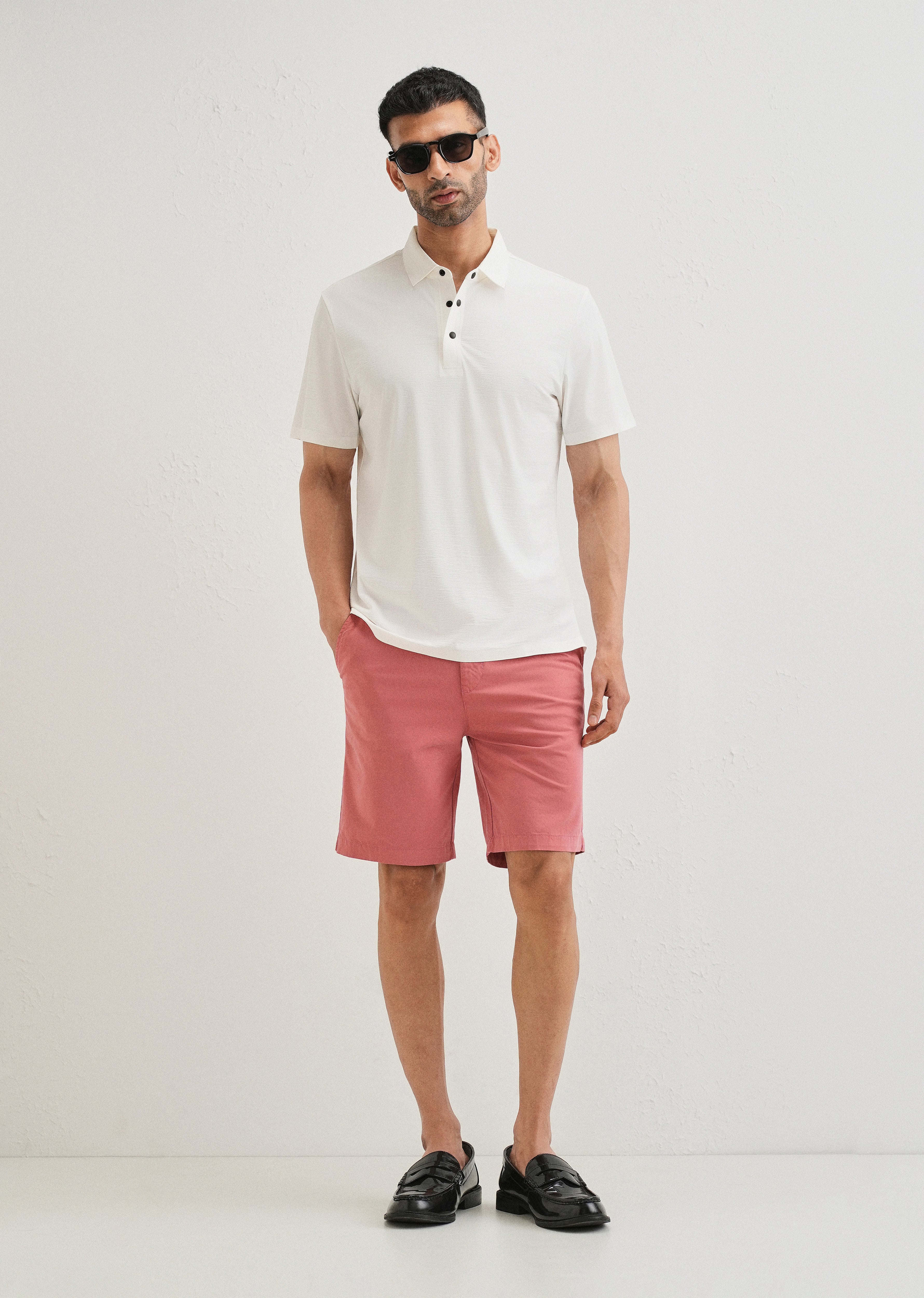 Textured White Plain Stitchless Polo T-shirt