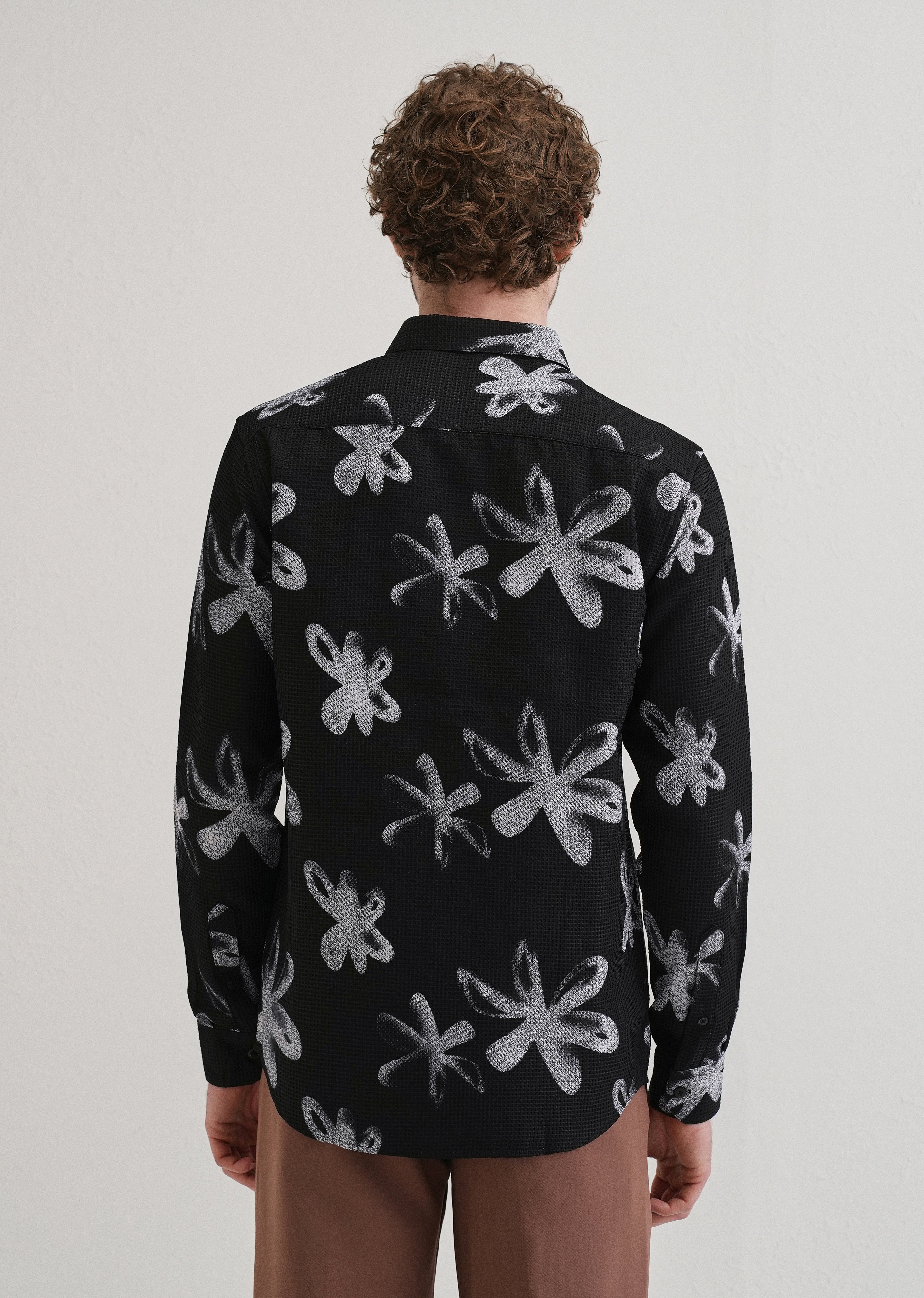 Twig Flower Waffle Dobby Black Shirt