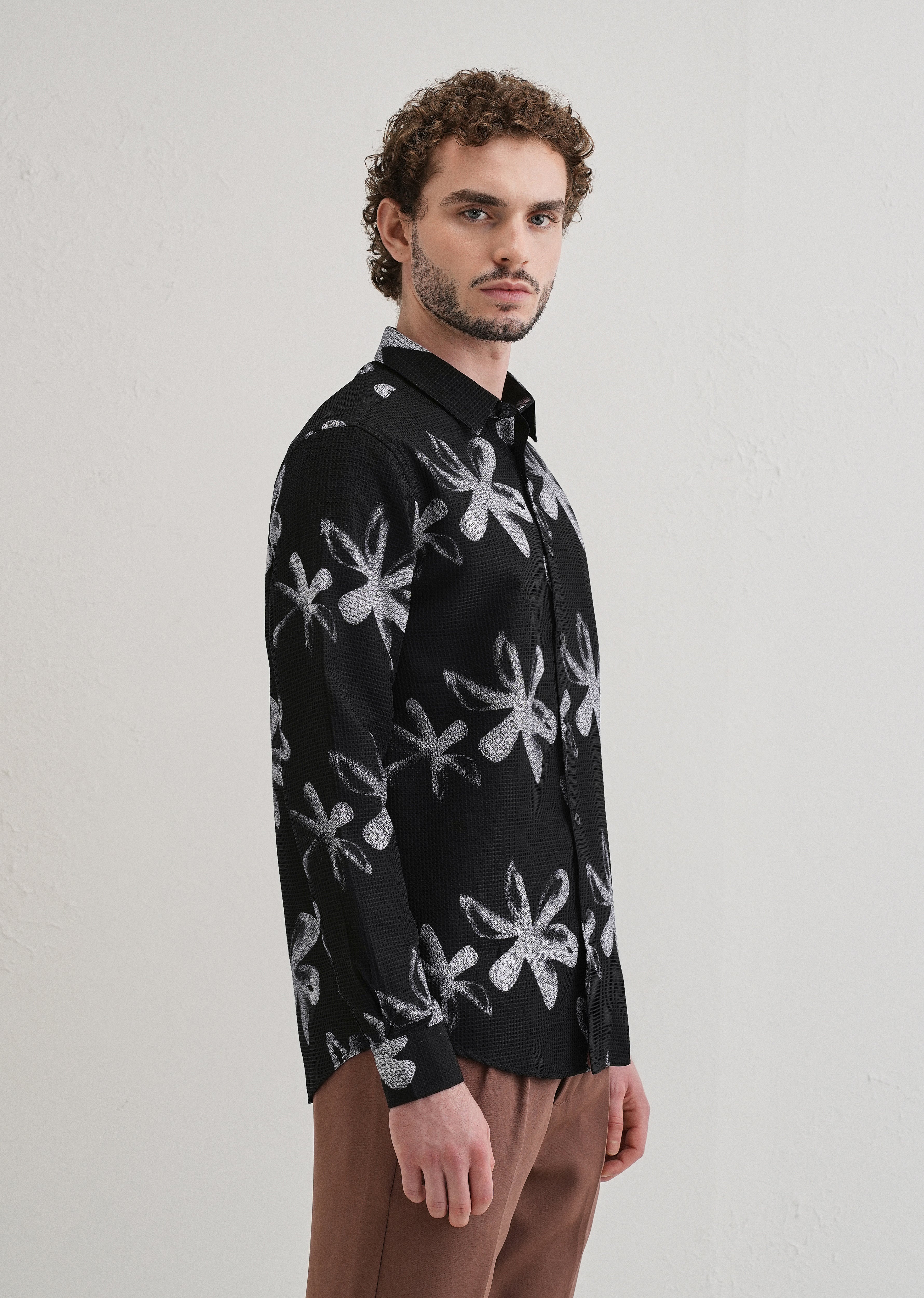 Twig Flower Waffle Dobby Black Shirt
