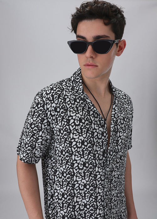 Achromatic Rosette Print Half sleeve shirt