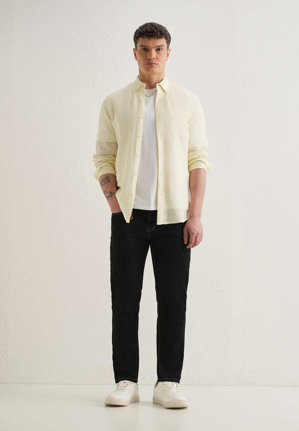 Black Mid Rise Carrot Fit Jeans