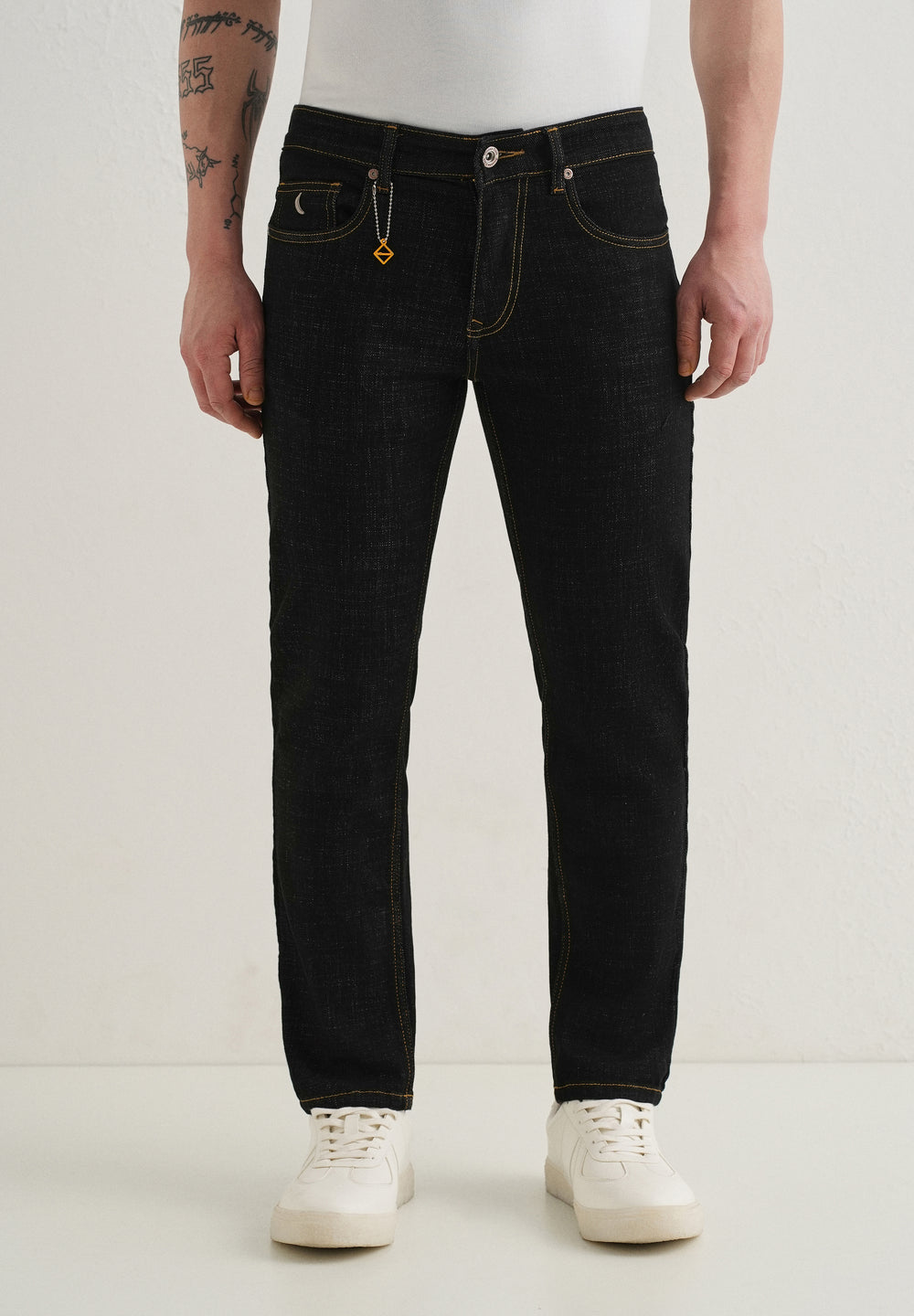 Black Mid Rise Carrot Fit Jeans