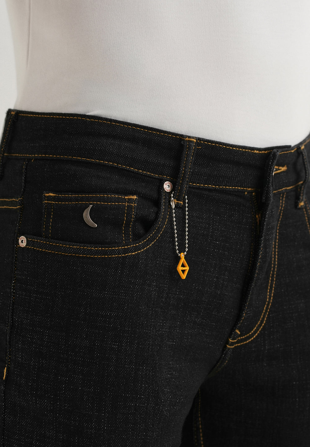 Black Mid Rise Carrot Fit Jeans