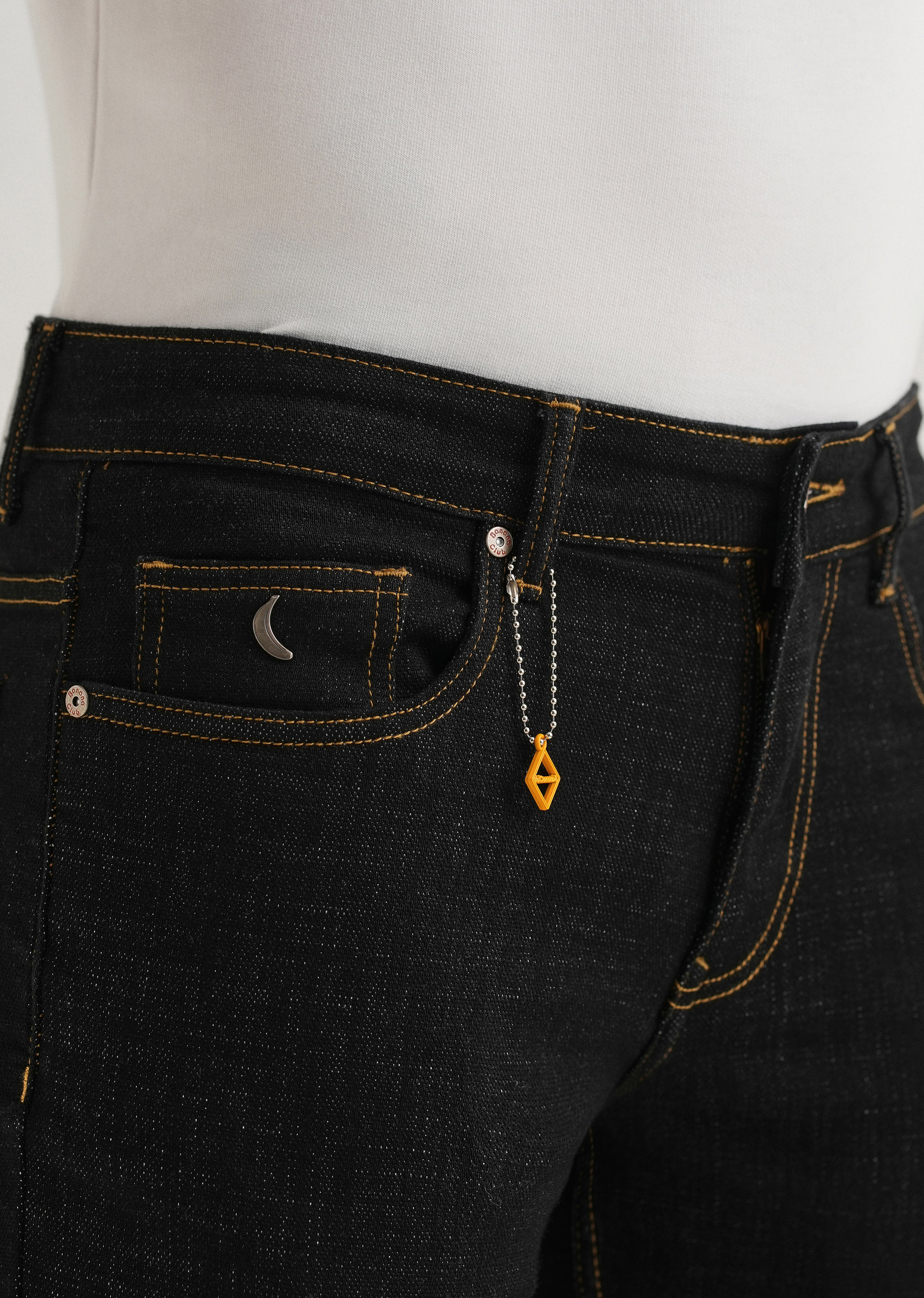 Black Mid Rise Carrot Fit Jeans