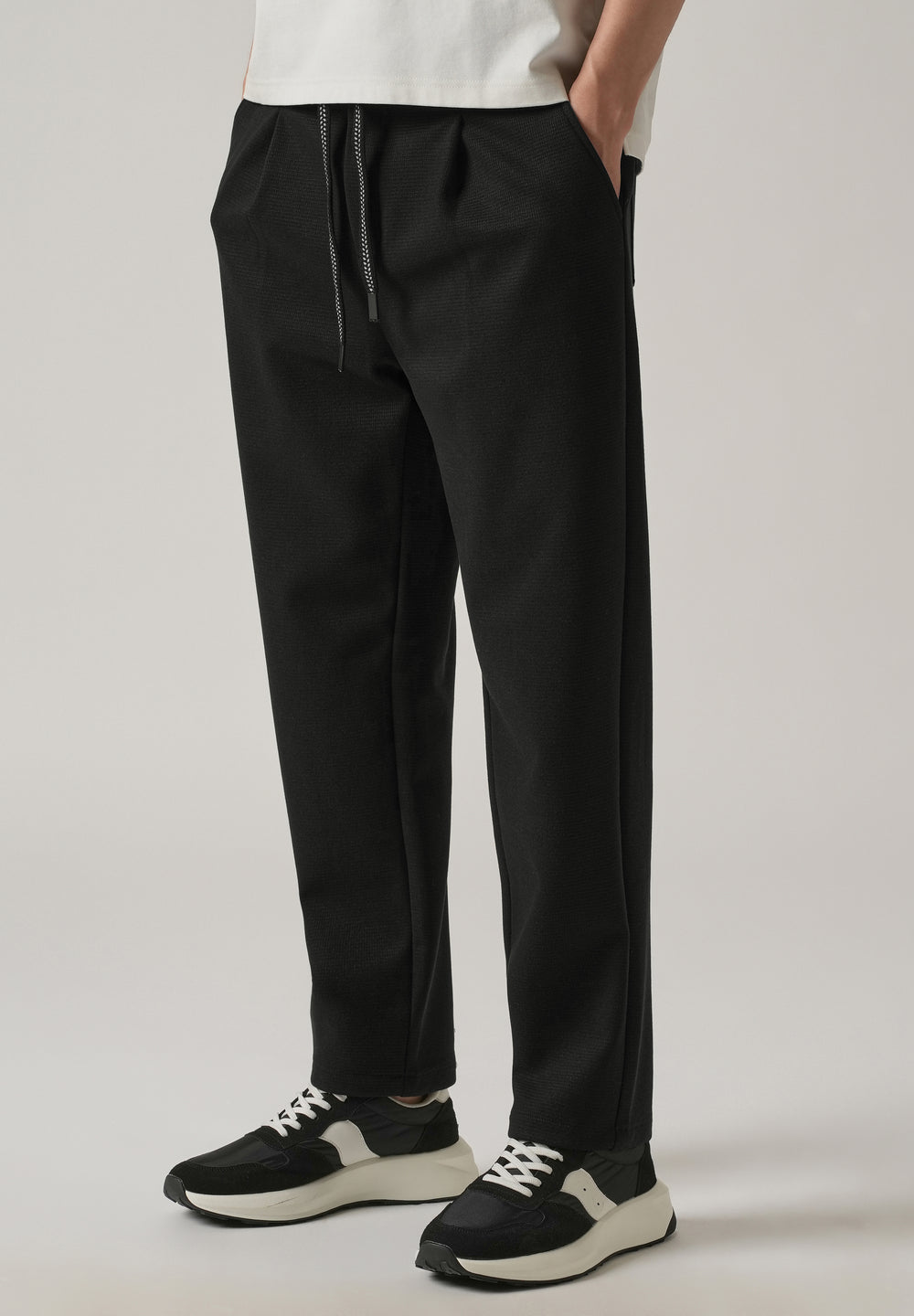 Black Textured Pleated Drawstring Pant