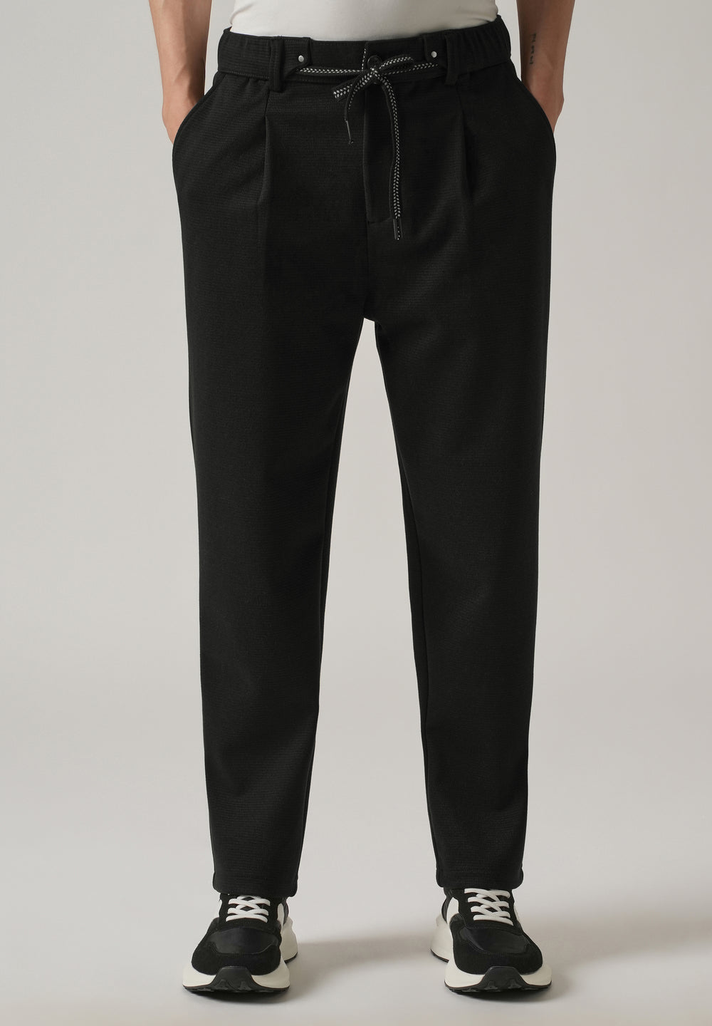 Black Textured Pleated Drawstring Pant