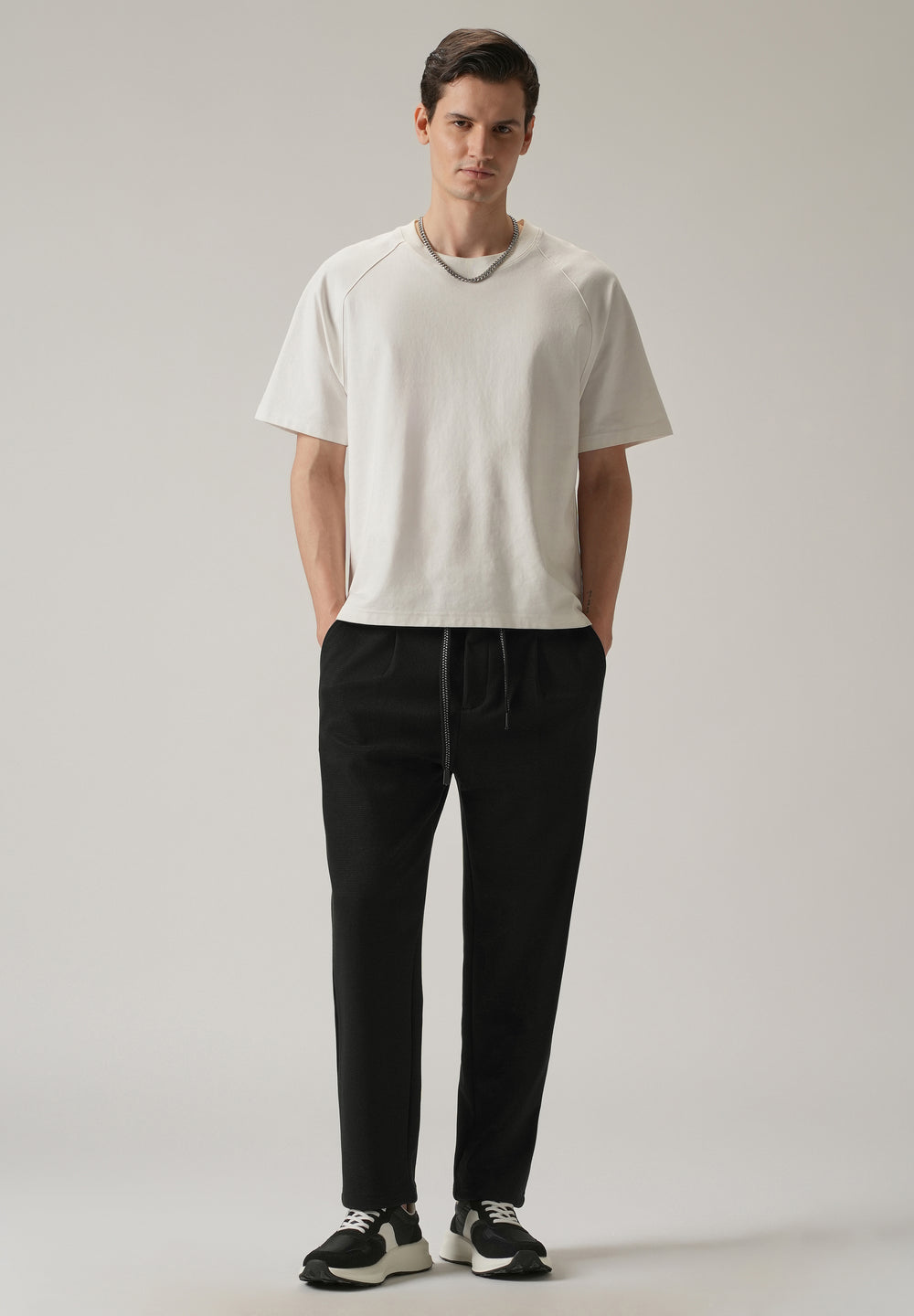 Black Textured Pleated Drawstring Pant