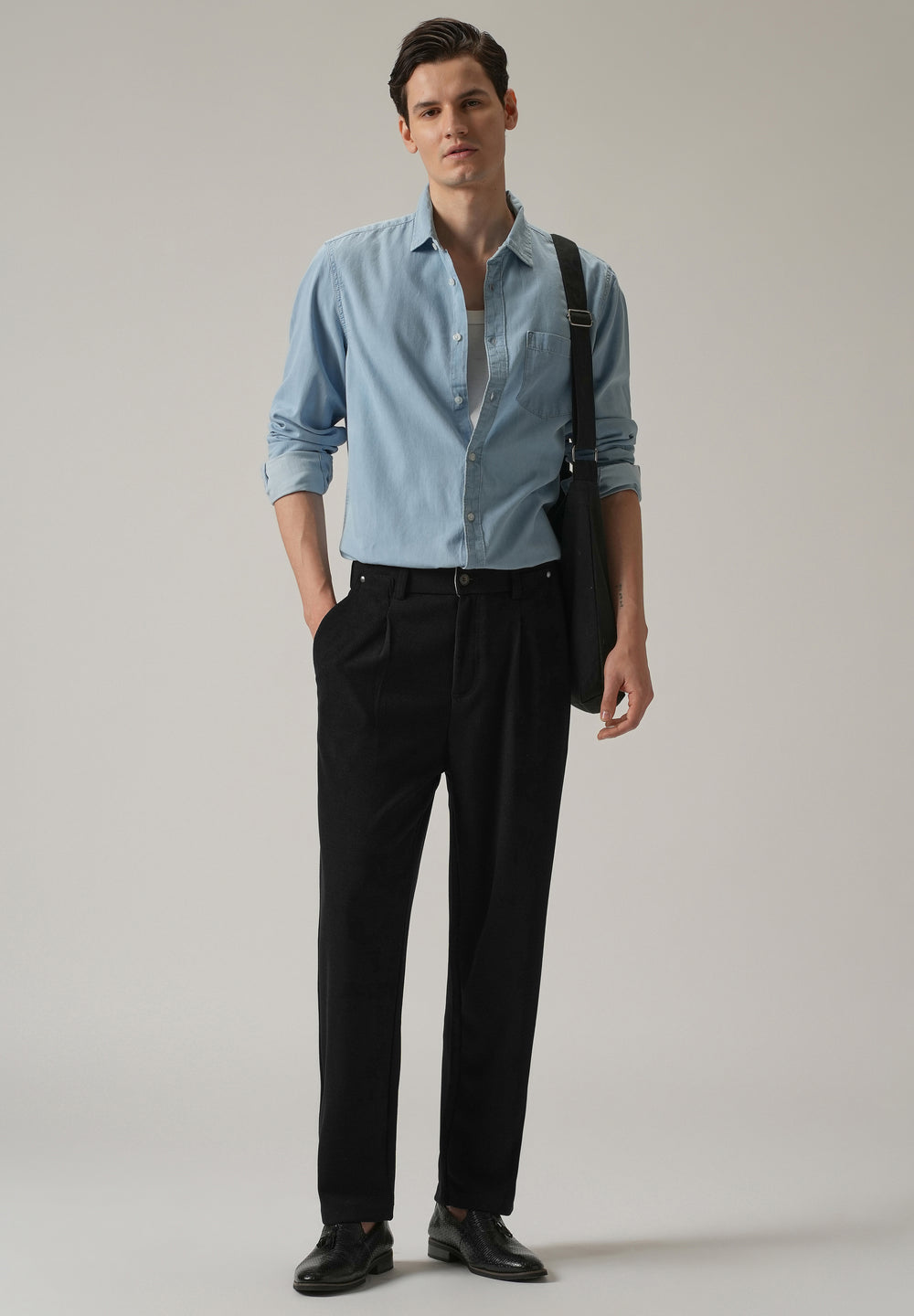 Black Textured Pleated Relaxed Fit Pant
