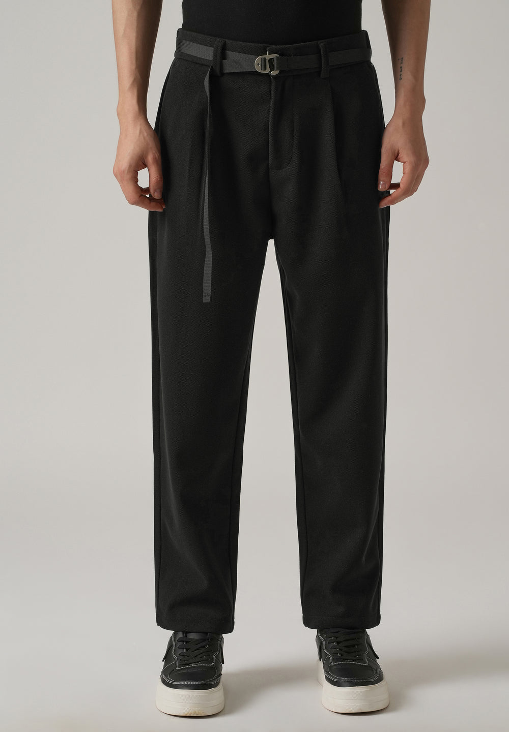 Black Relaxed Fit Textured Pleated Pant