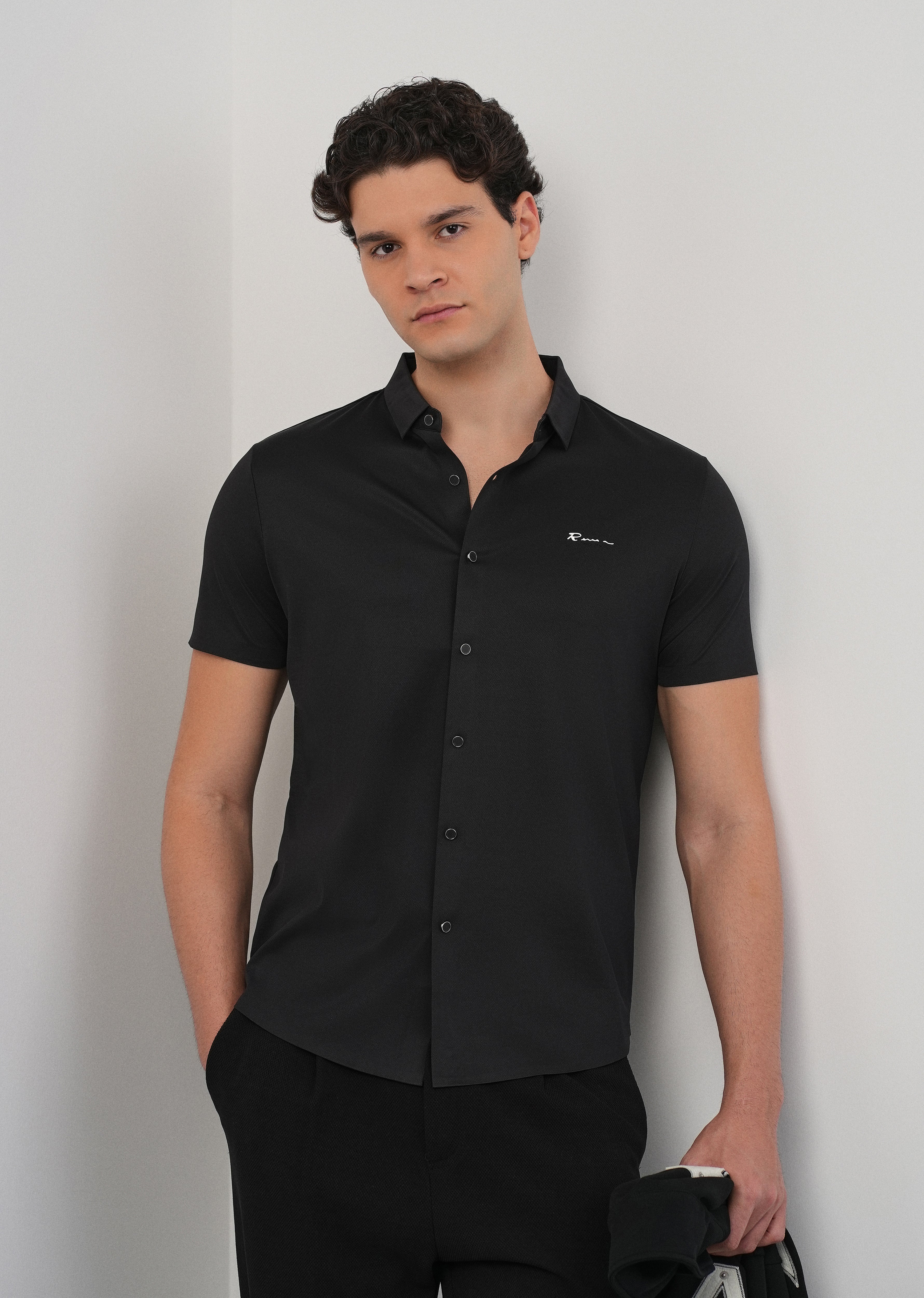 Black Stitchless Half Sleeve Shirt