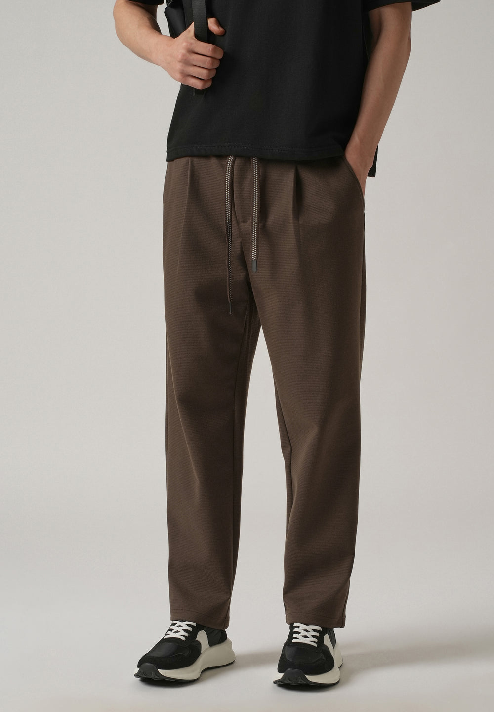 Brown Textured Pleated Drawstring Pant