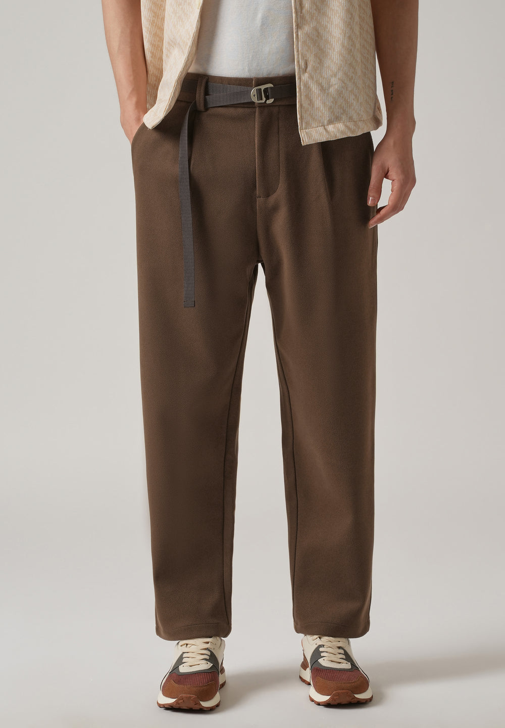 Brown Relaxed Fit Textured Pleated Pant