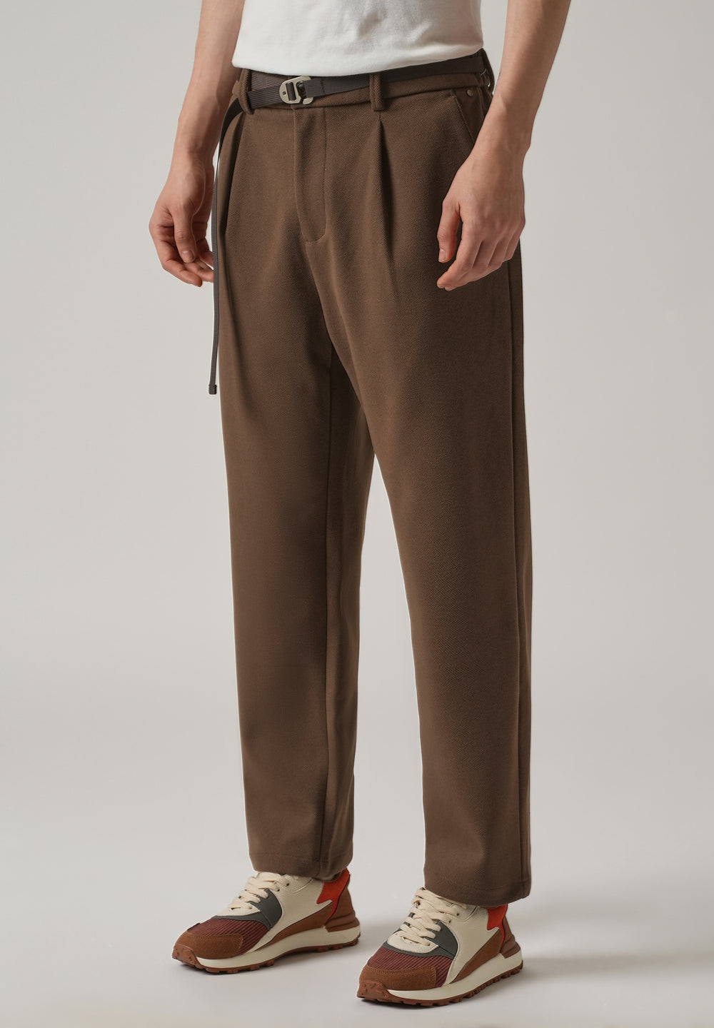 Brown Relaxed Fit Textured Pleated Pant