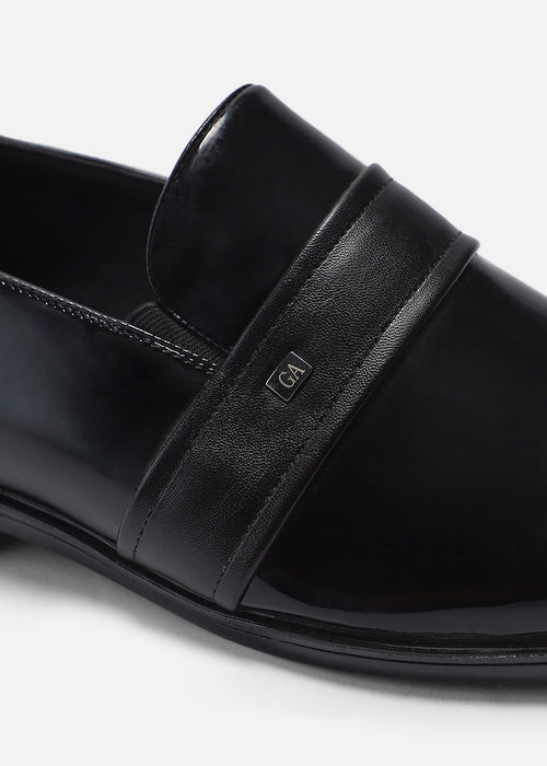 Cut Pattern Black Loafer