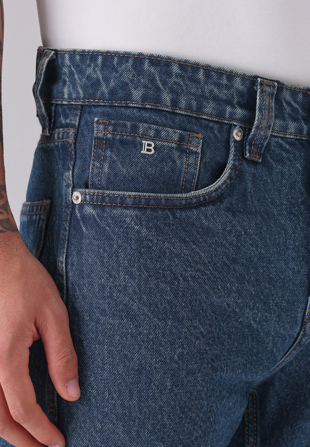 Dark Wash Carrot Fit Jeans