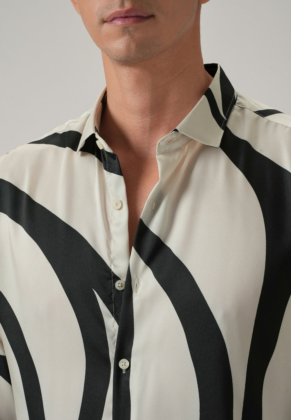 Flow Line Print Shirt