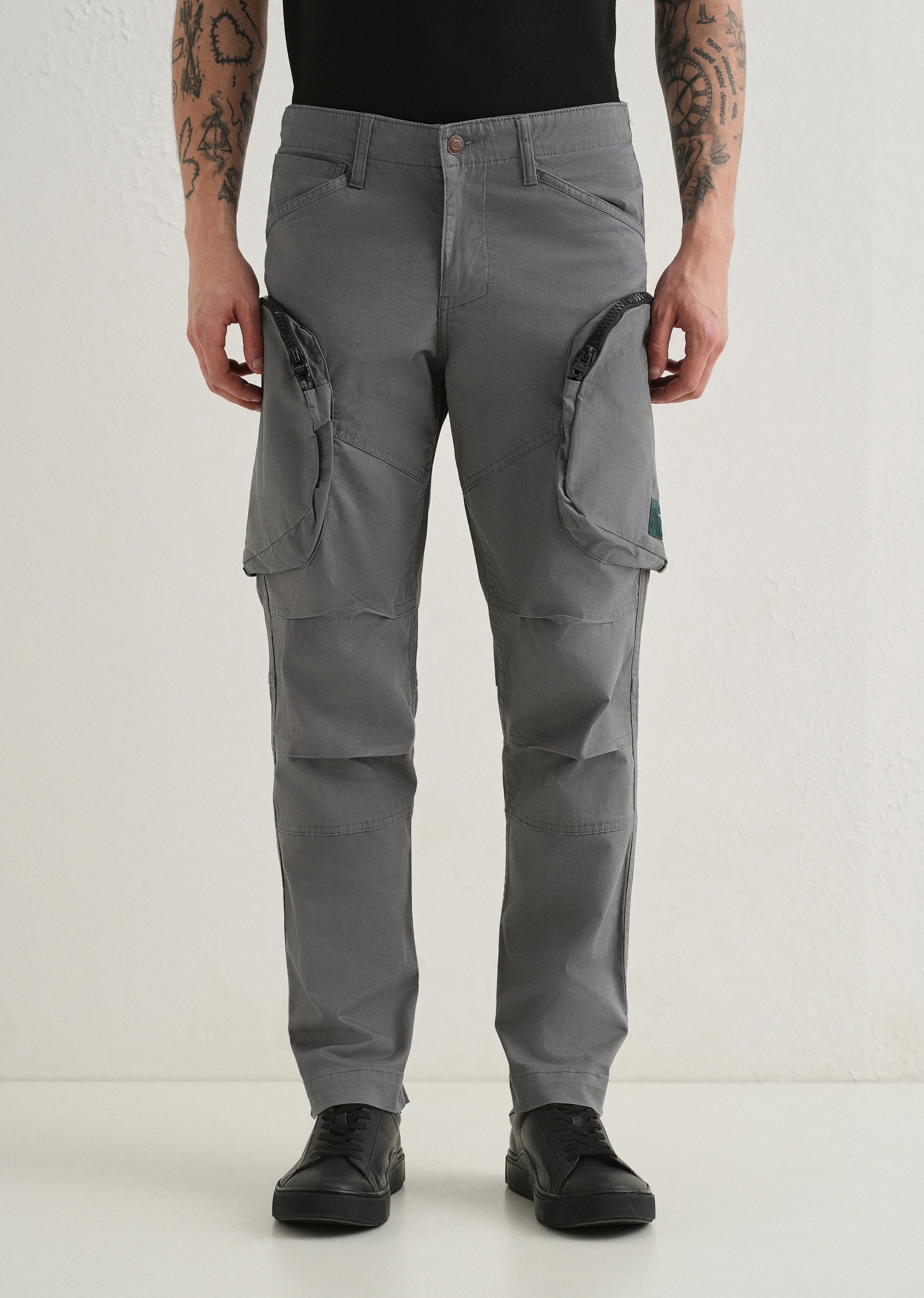 Gris Gray Zipper Cargo Pant