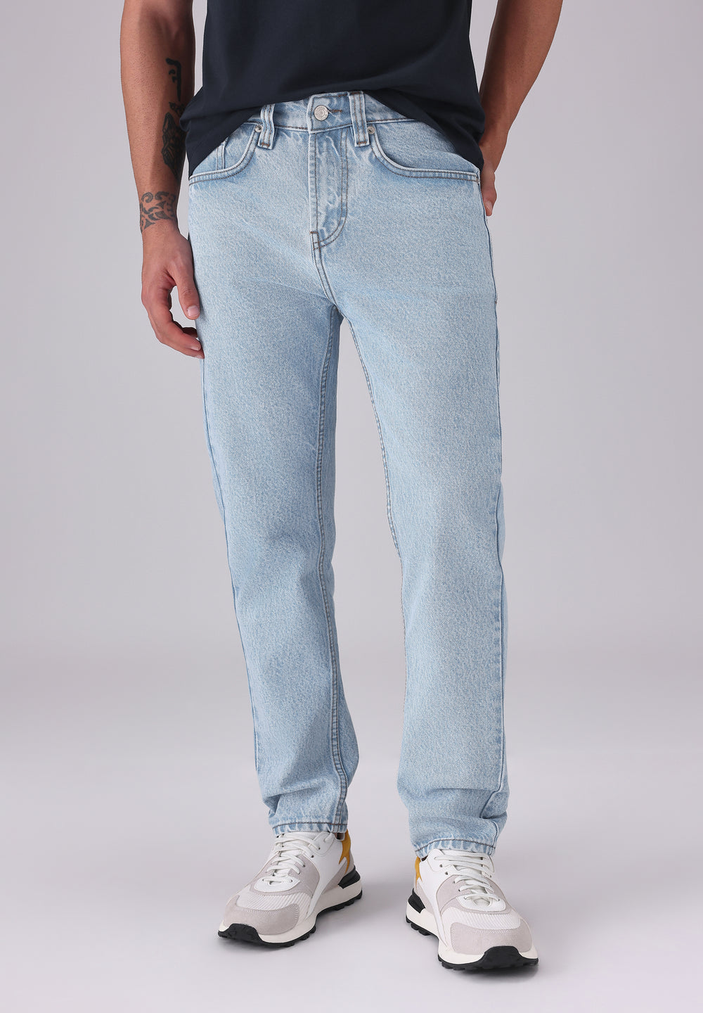 Light Wash Carrot Fit Jeans