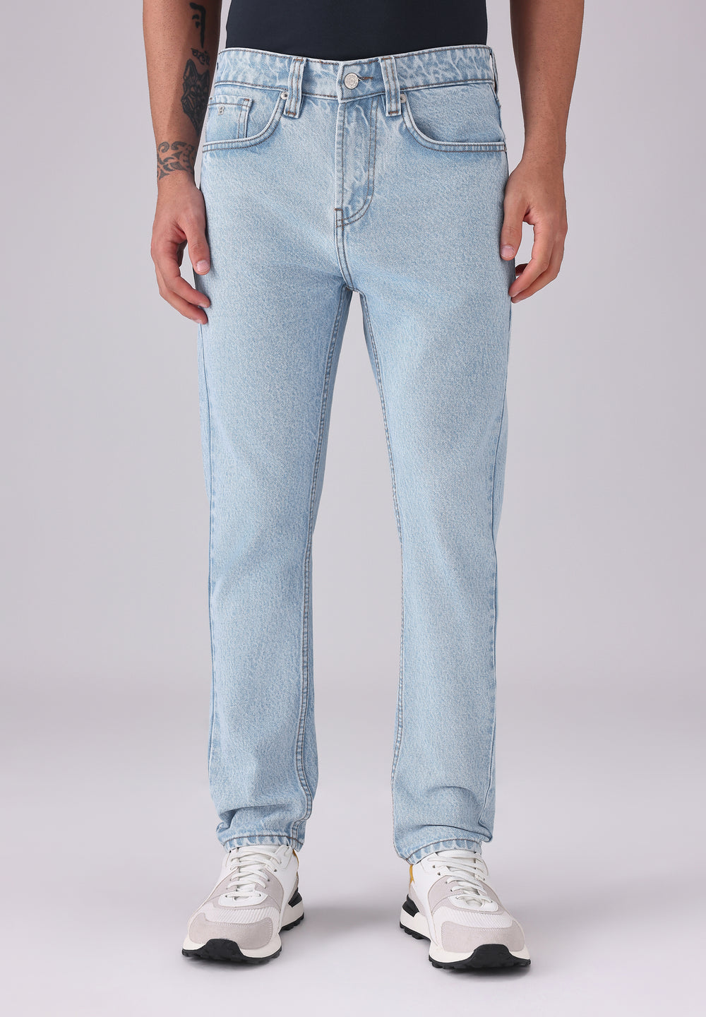 Light Wash Carrot Fit Jeans