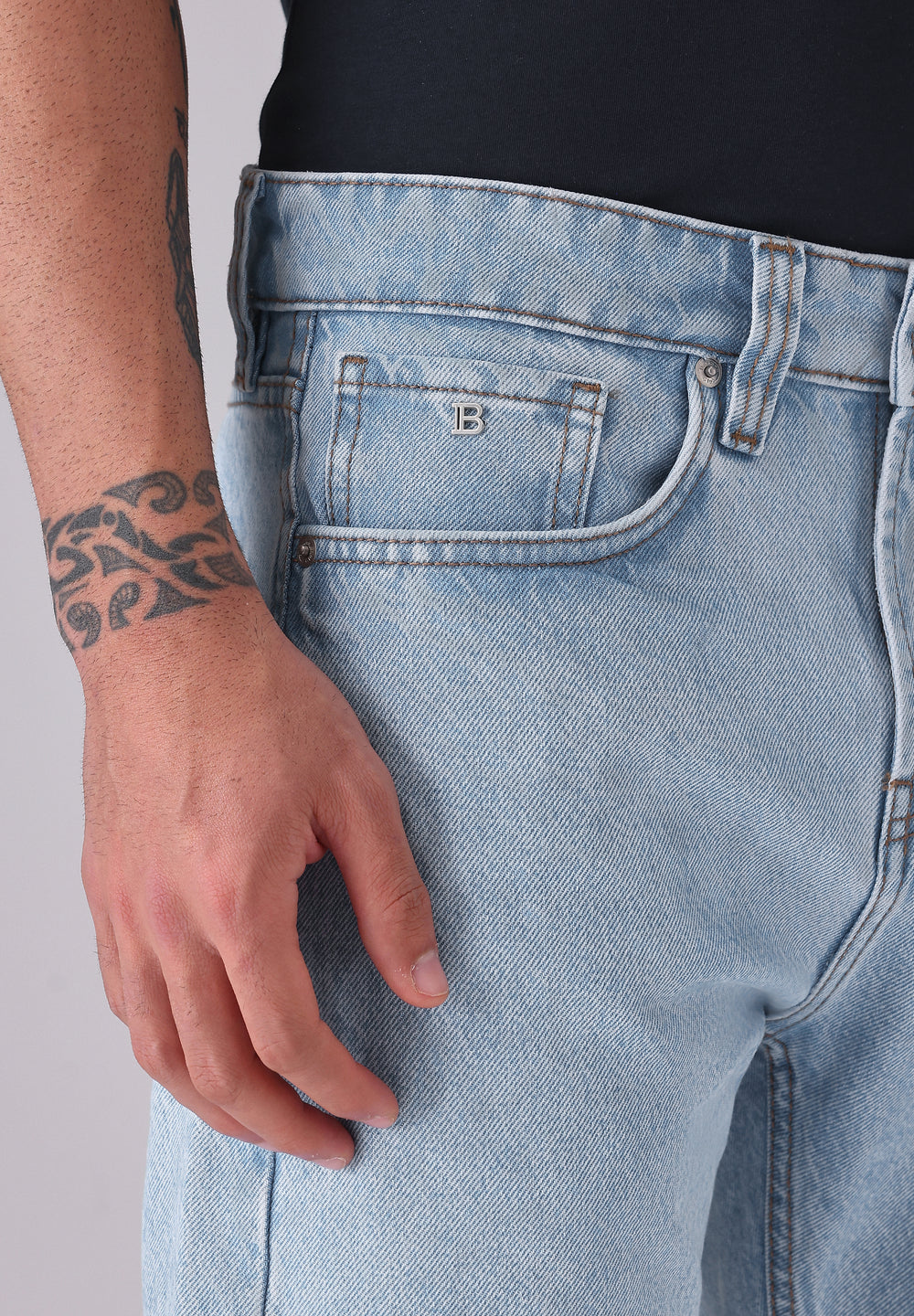 Light Wash Carrot Fit Jeans