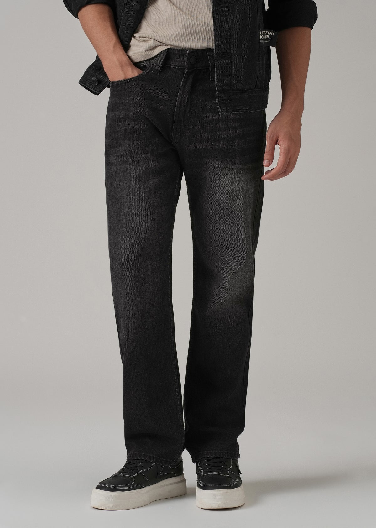 Men's White Straight Fit Jeans main image 0