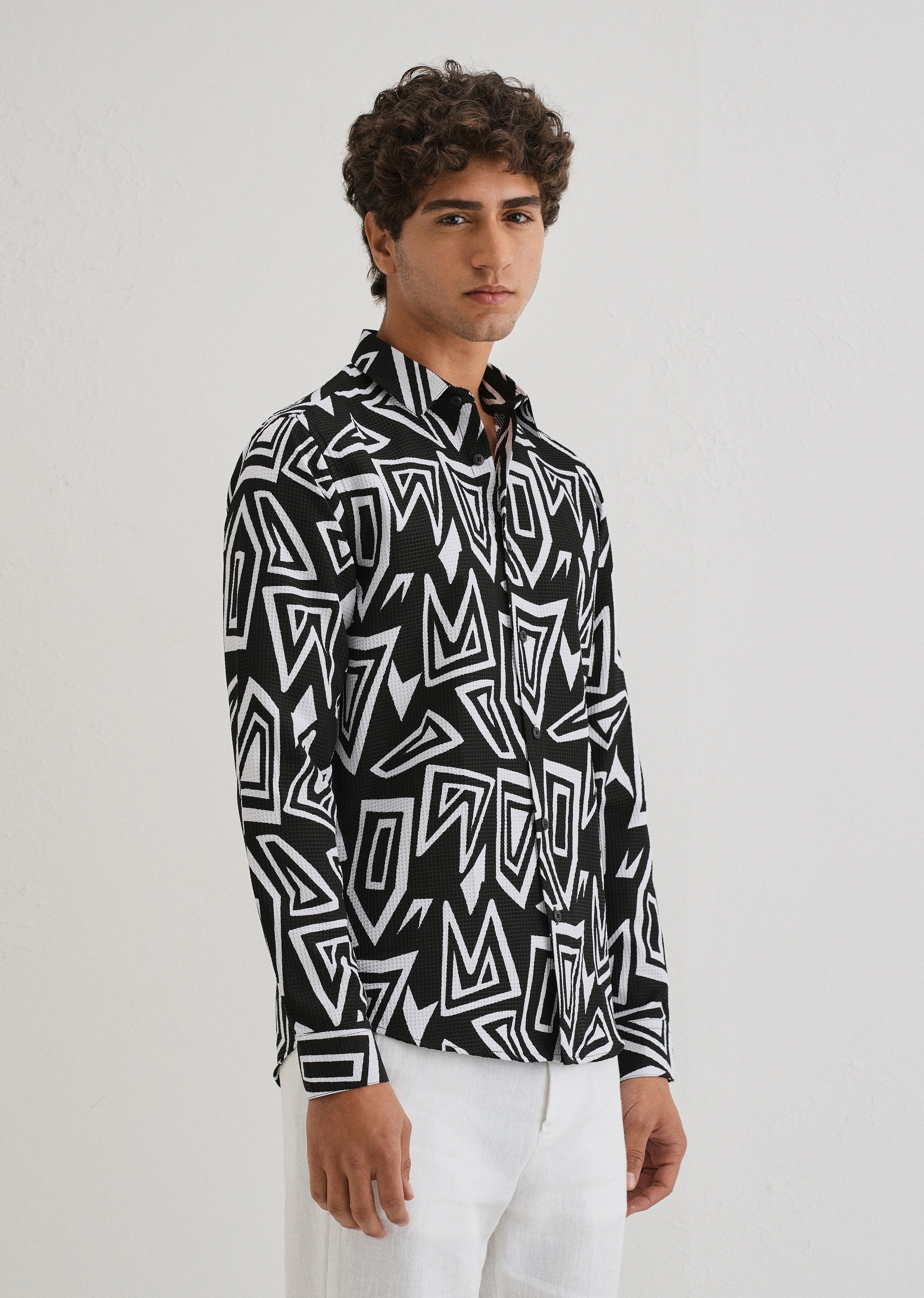 Maze Line Waffle Dobby Black Shirt