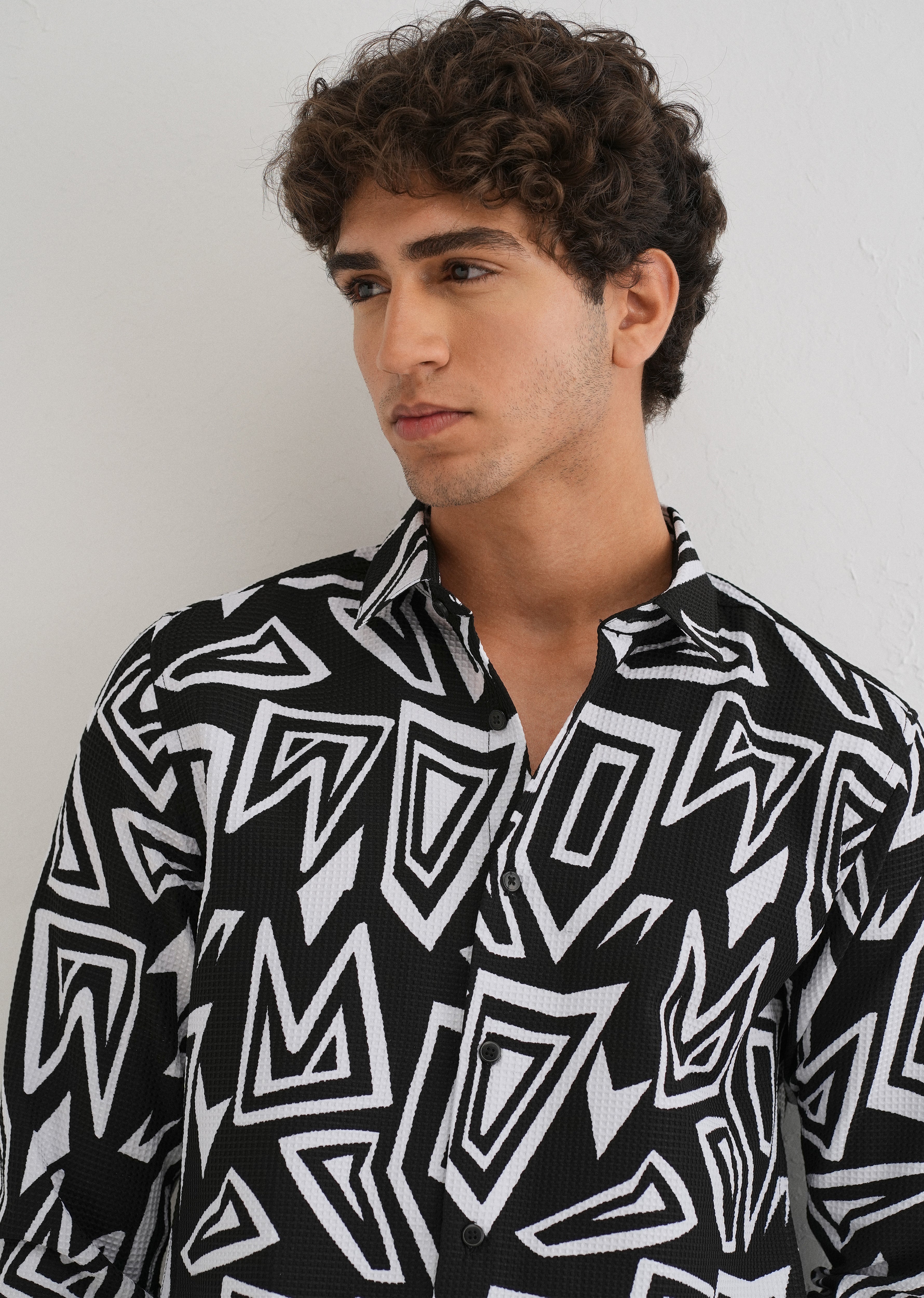 Maze Line Waffle Dobby Black Shirt