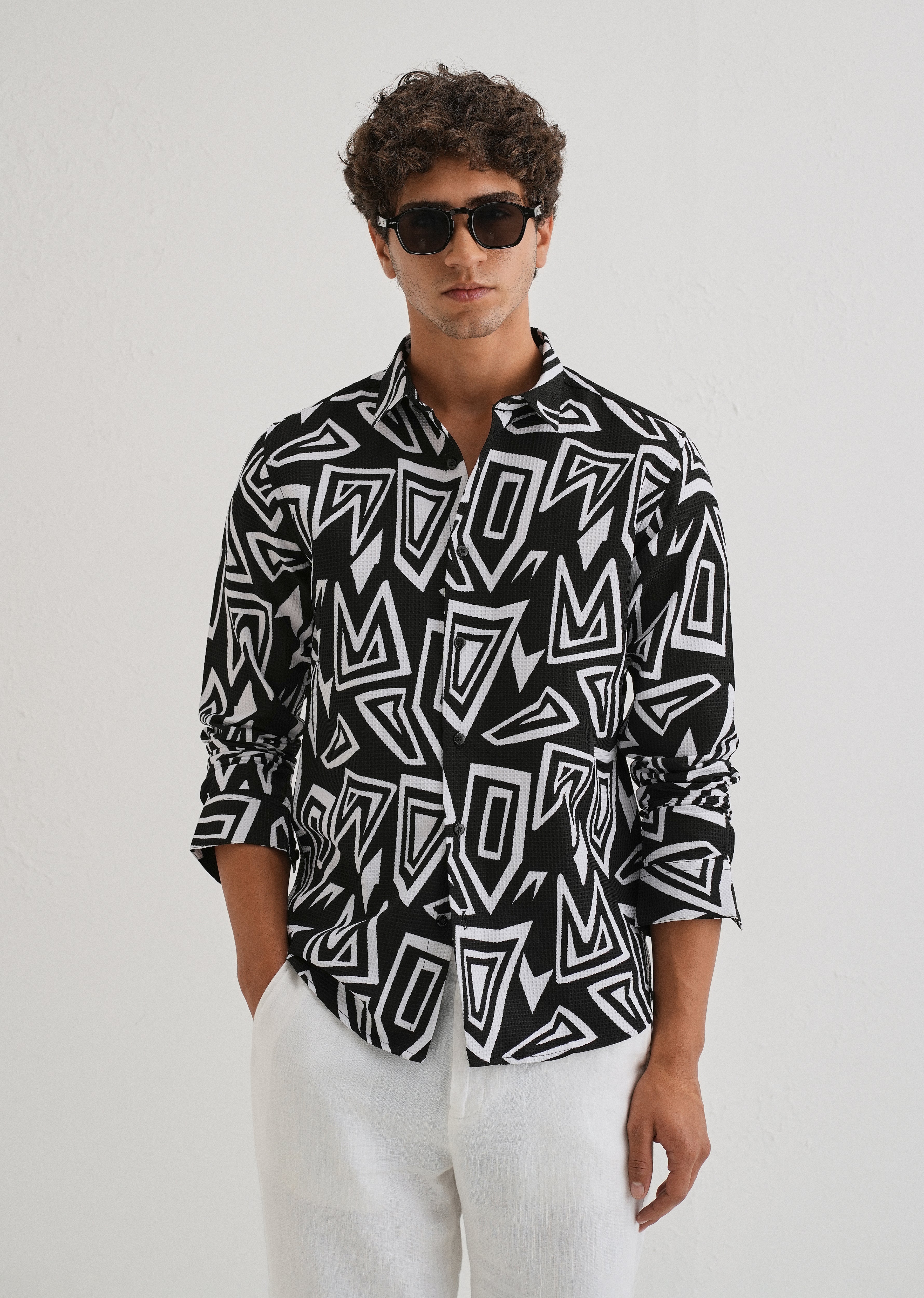 Maze Line Waffle Dobby Black Shirt